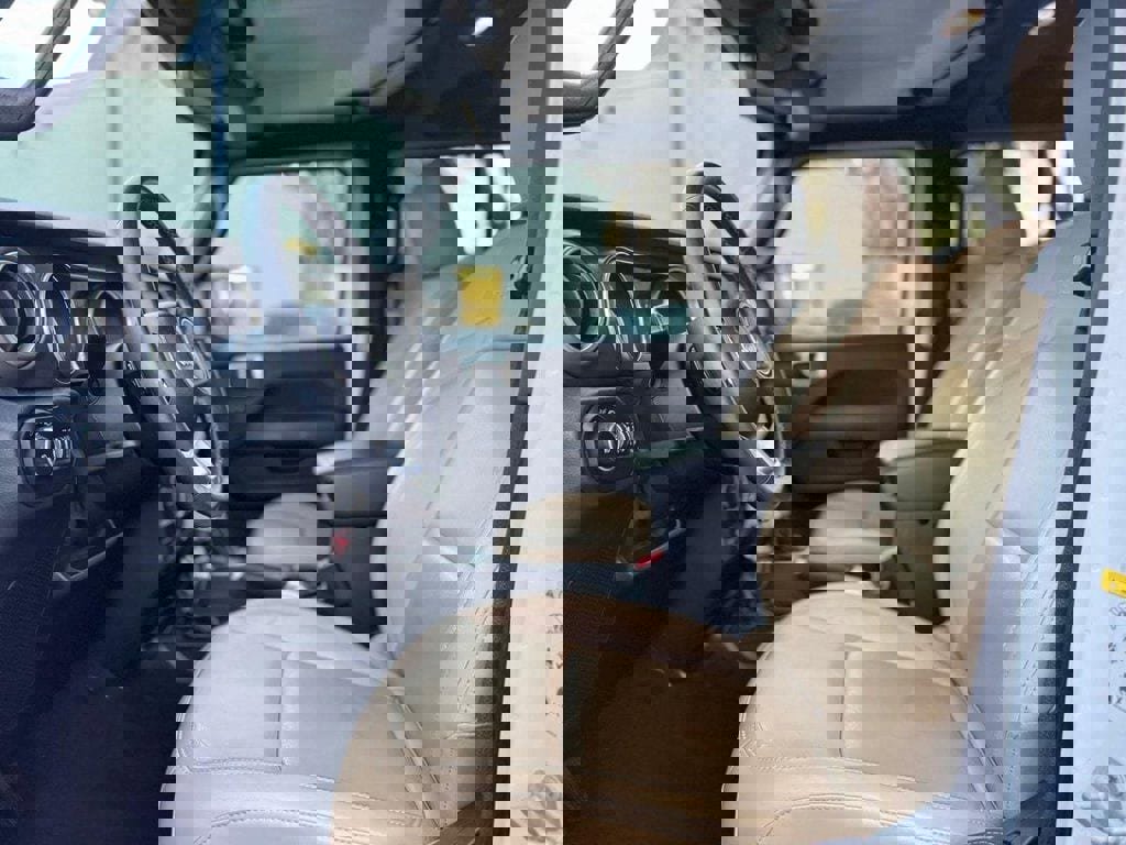 Used 2018 Jeep Wrangler Unlimited Rubicon w/ Dual Top Group image 17