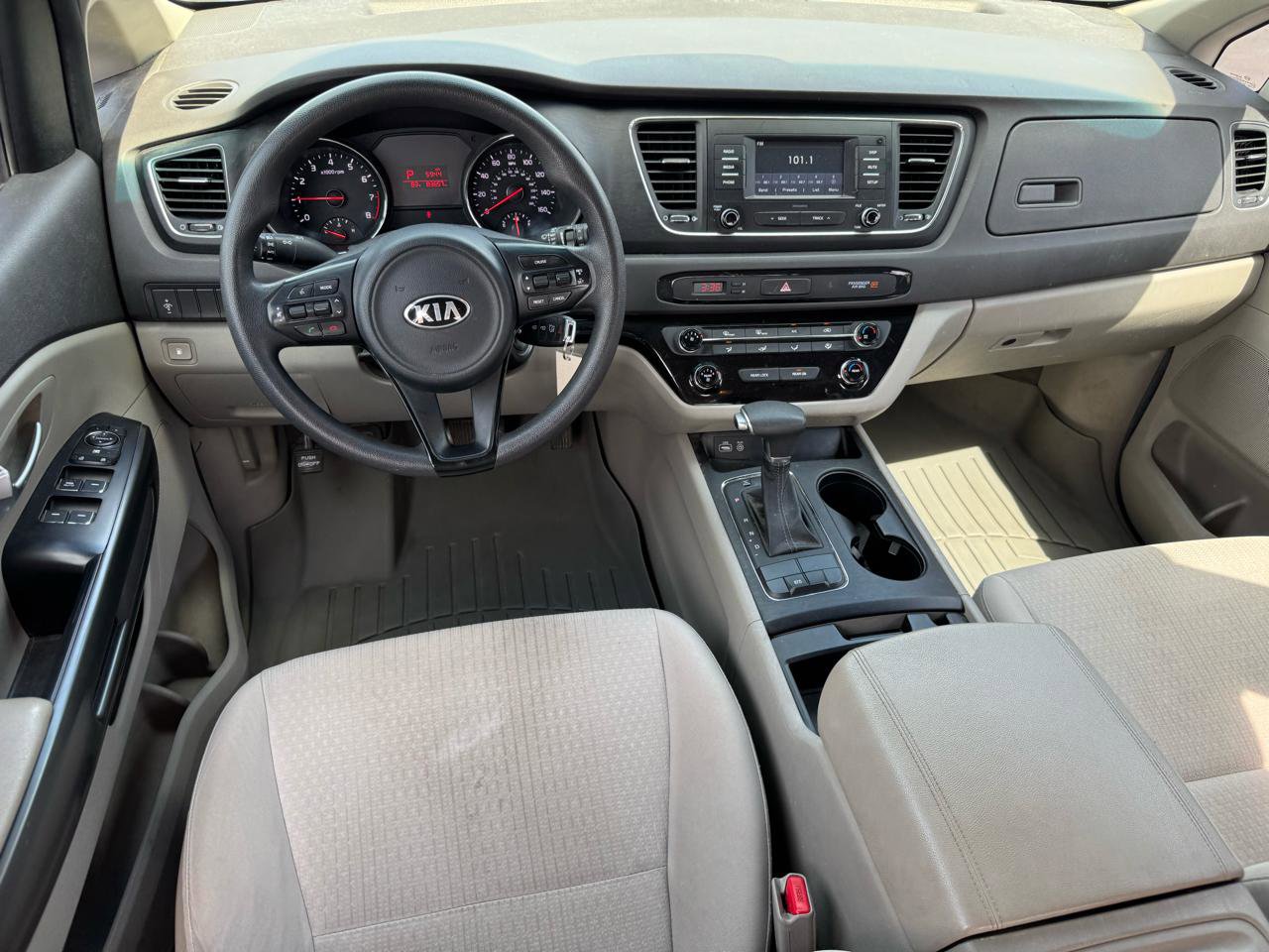 Used 2017 Kia Sedona L FWD image 13