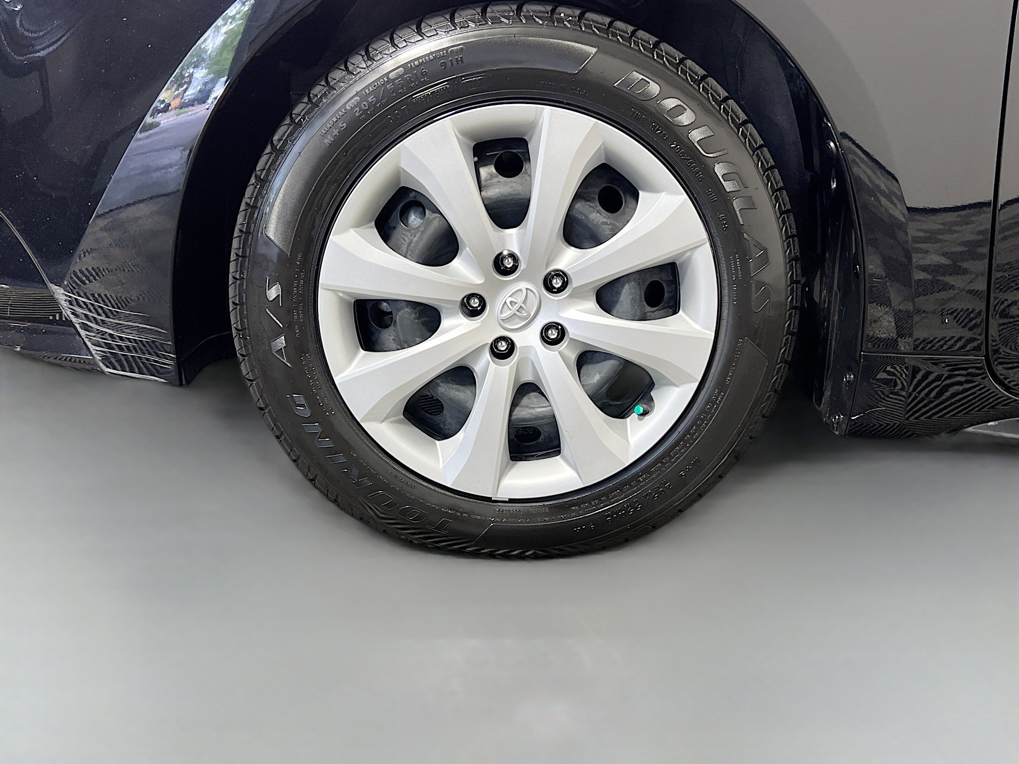 Used 2025 Toyota Corolla LE FWD image 14