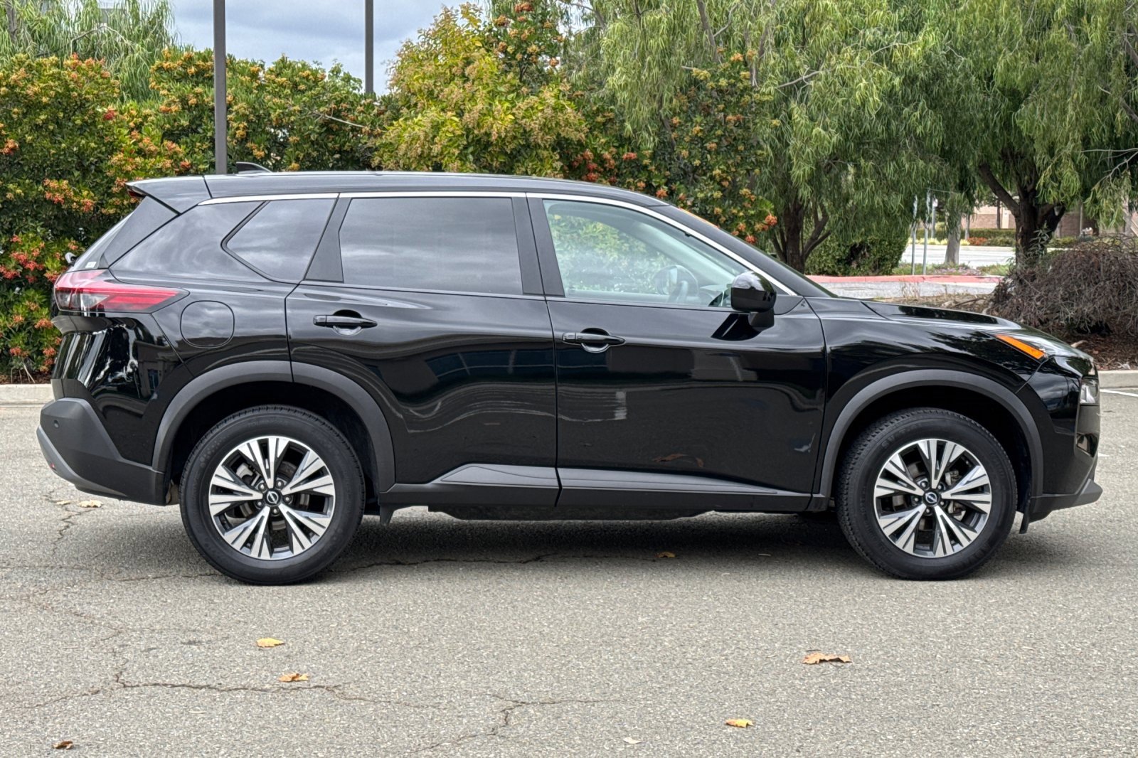 Certified 2023 Nissan Rogue SV image 3