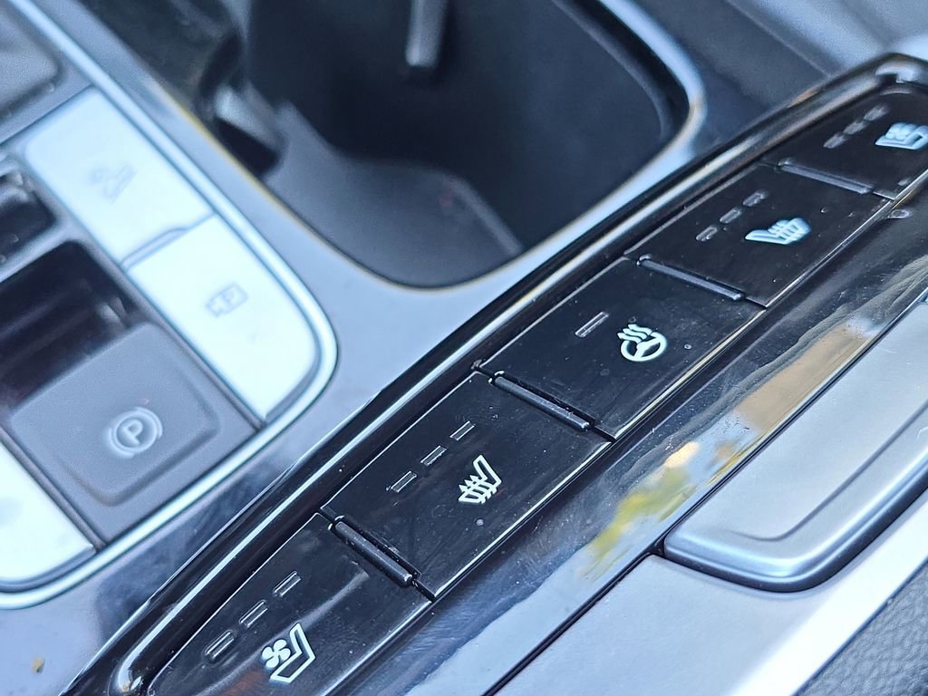 Used 2022 Hyundai Santa Cruz Limited image 28