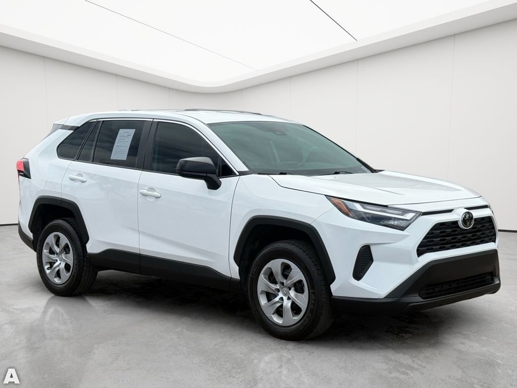 Used 2024 Toyota RAV4 LE image 9