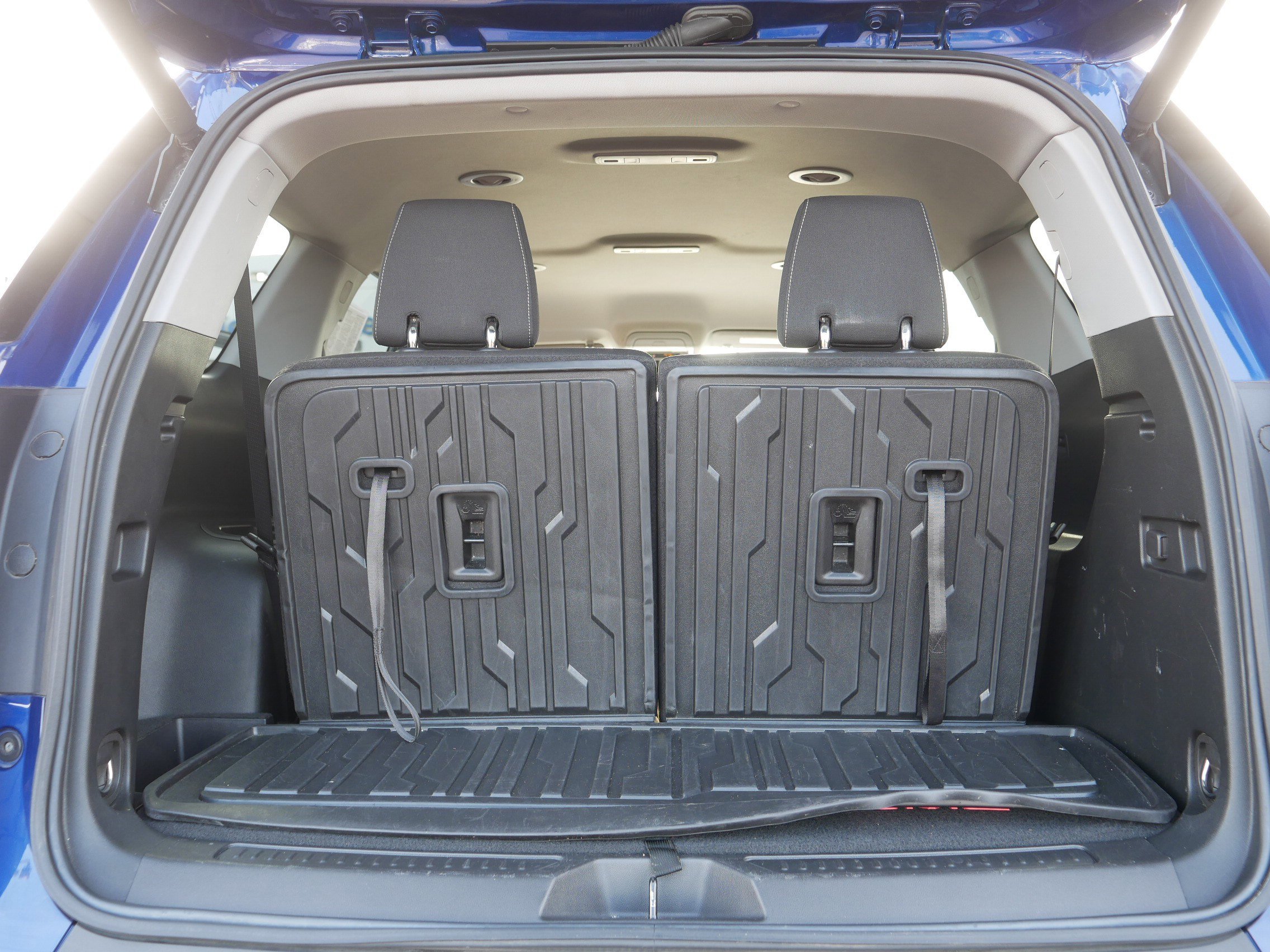 Used 2023 GMC Acadia SLE w/ Driver Convenience Package image 18