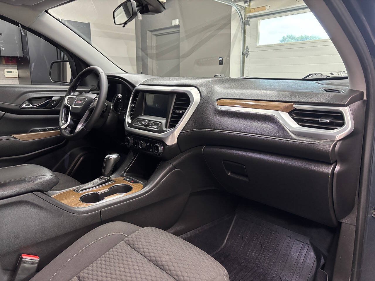 Used 2019 GMC Acadia SLE w/ LPO, Floor Liner Package FWD image 26