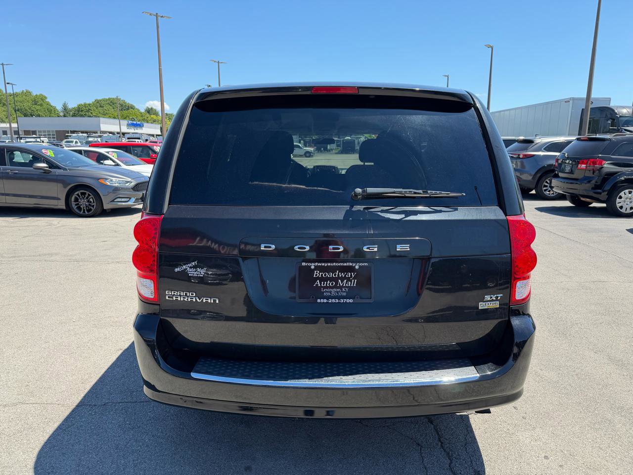 Used 2015 Dodge Grand Caravan SXT FWD image 4