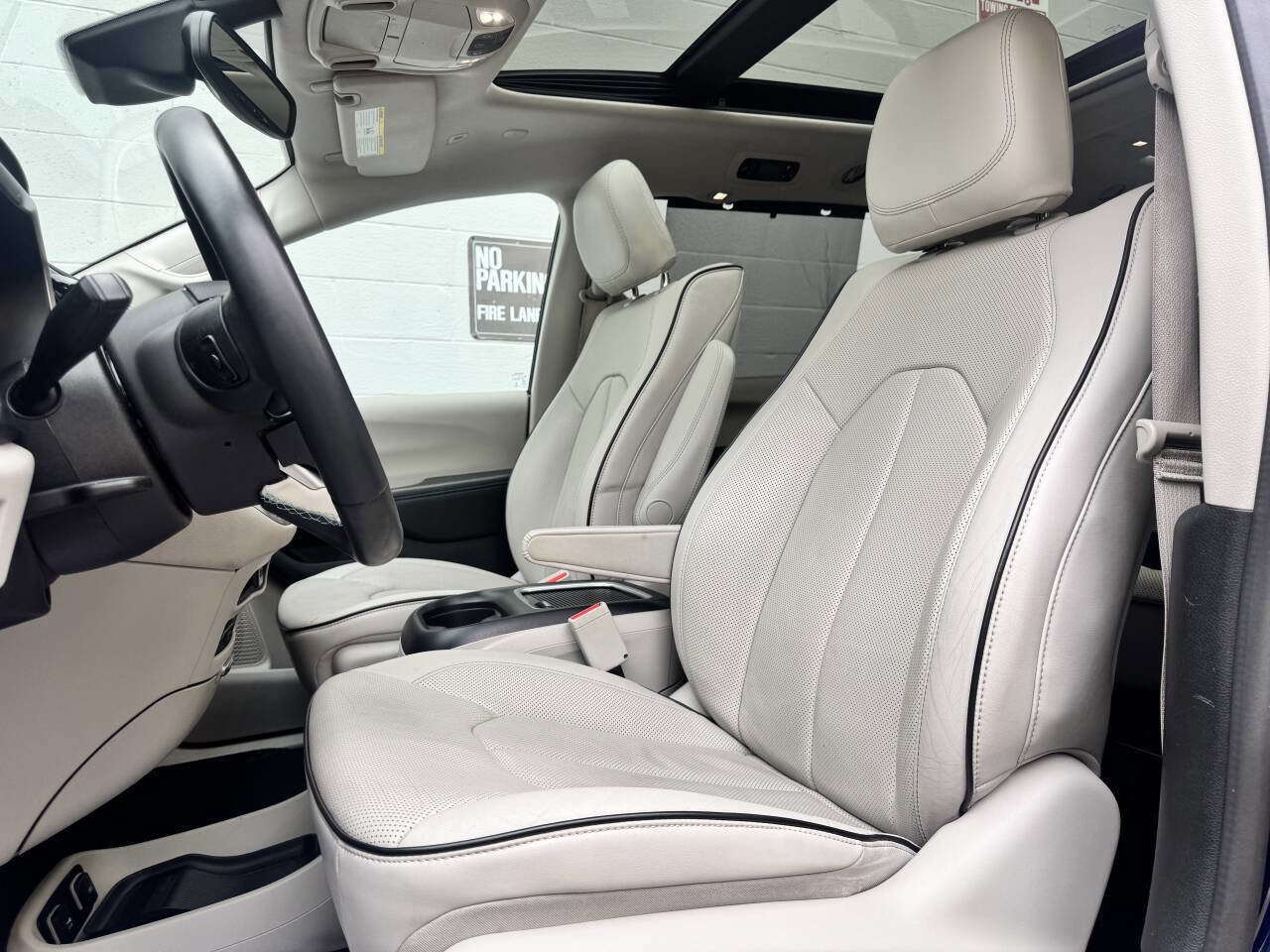 Used 2018 Chrysler Pacifica Limited w/ Advanced Safetytec Group image 12