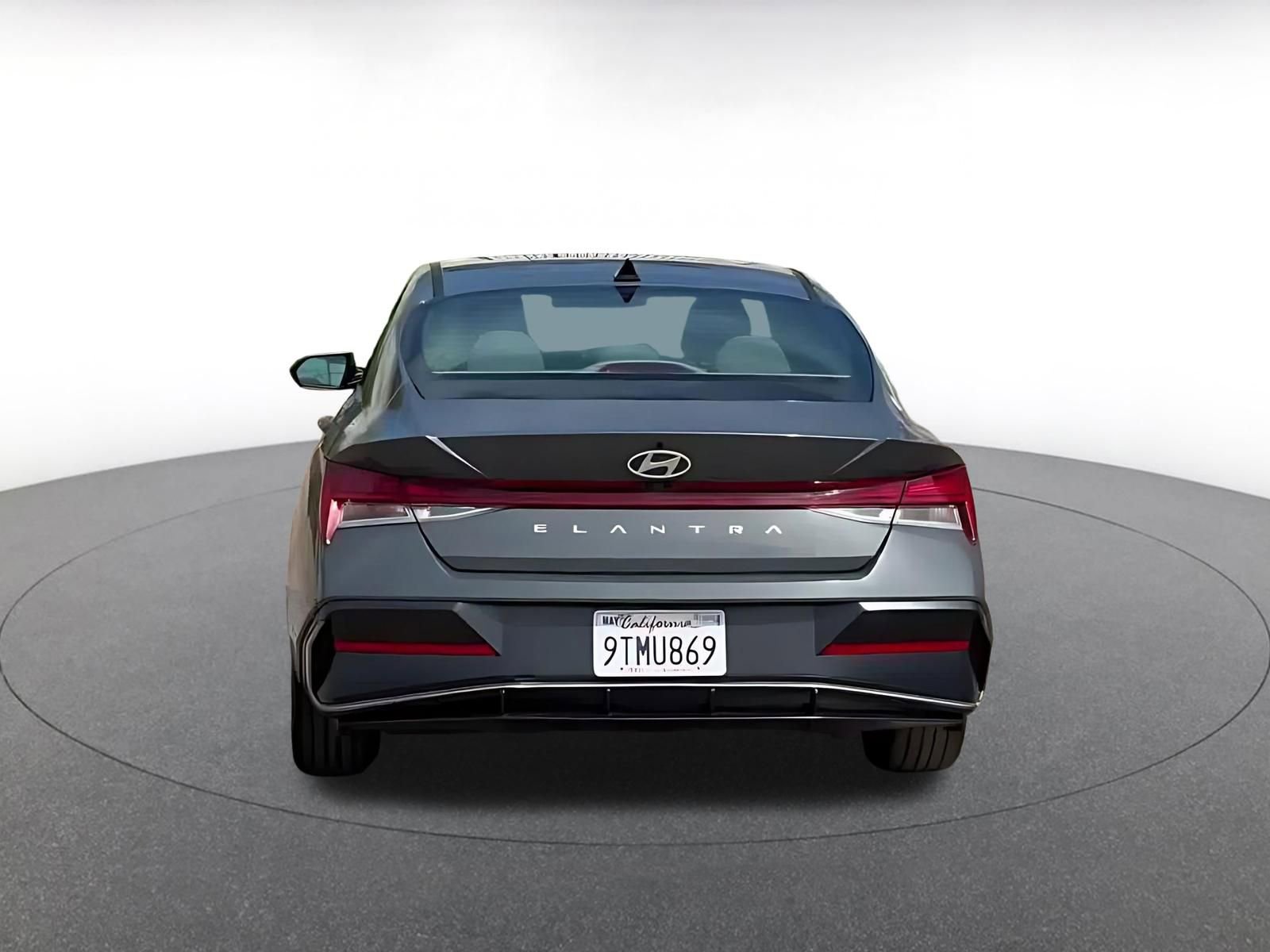 Used 2025 Hyundai Elantra SEL image 12