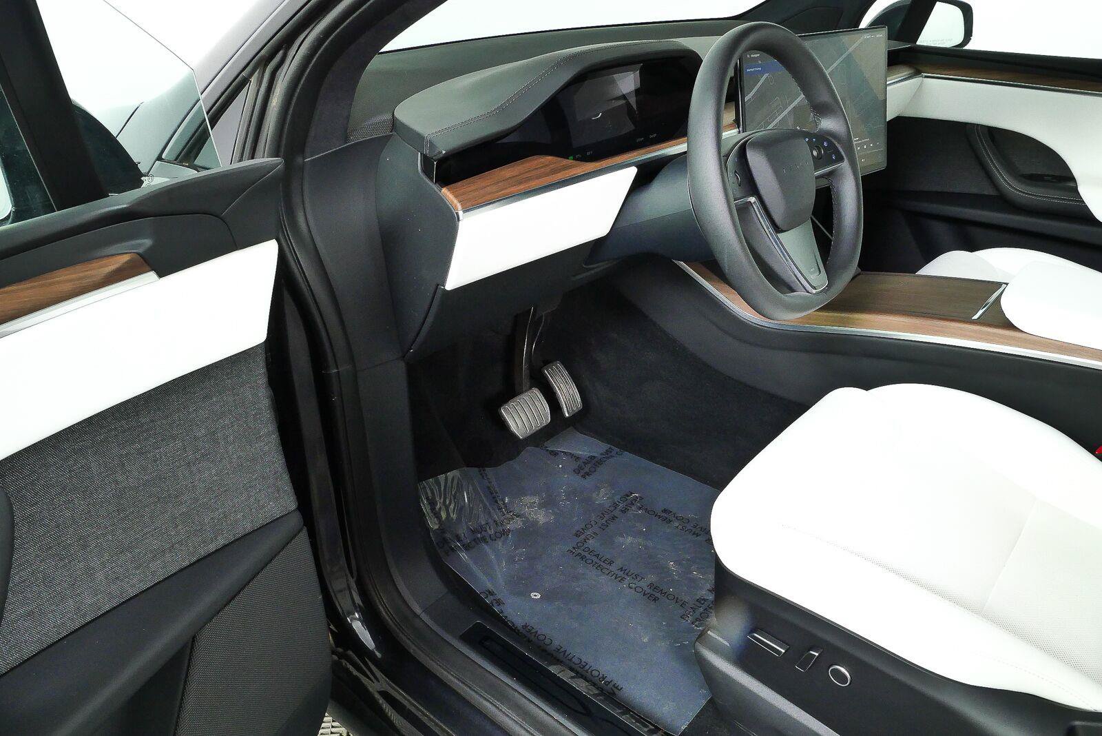 Used 2025 Tesla Model X AWD/4WD image 8
