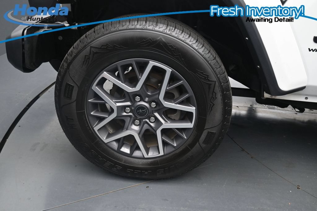 Used 2025 Jeep Wrangler Unlimited Sahara AWD/4WD image 14