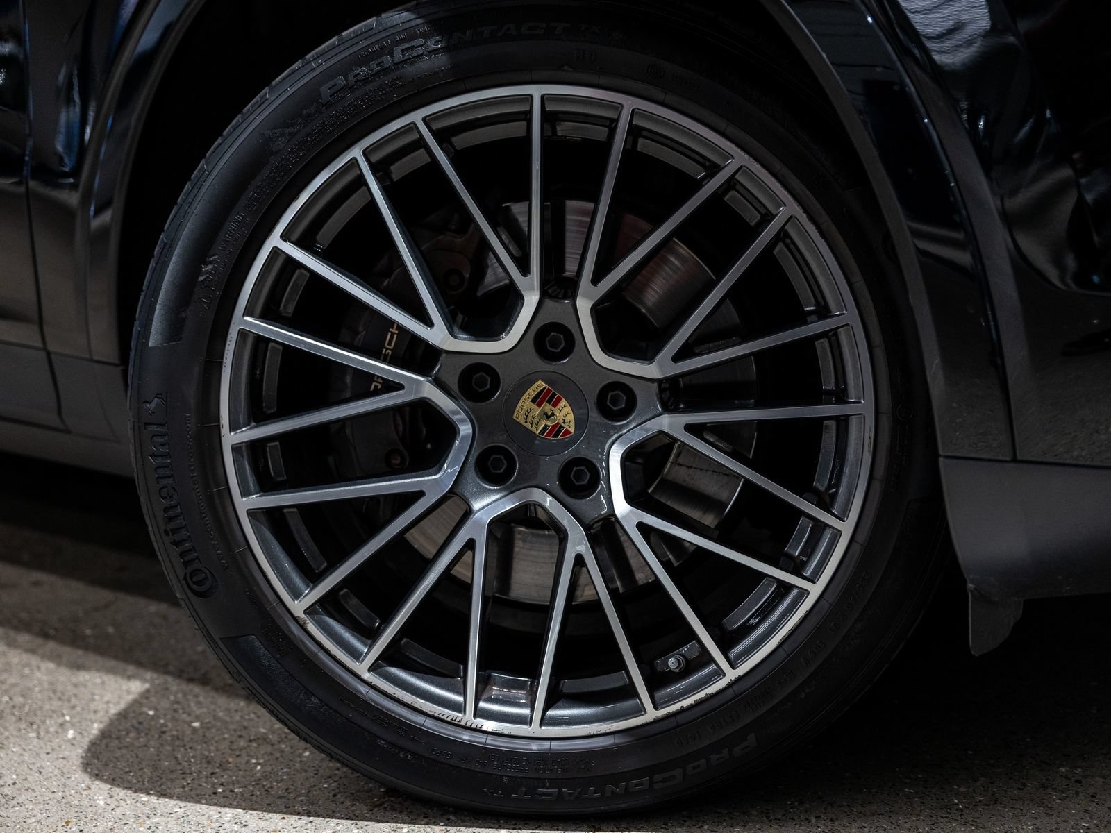 Certified 2023 Porsche Cayenne AWD/4WD image 18