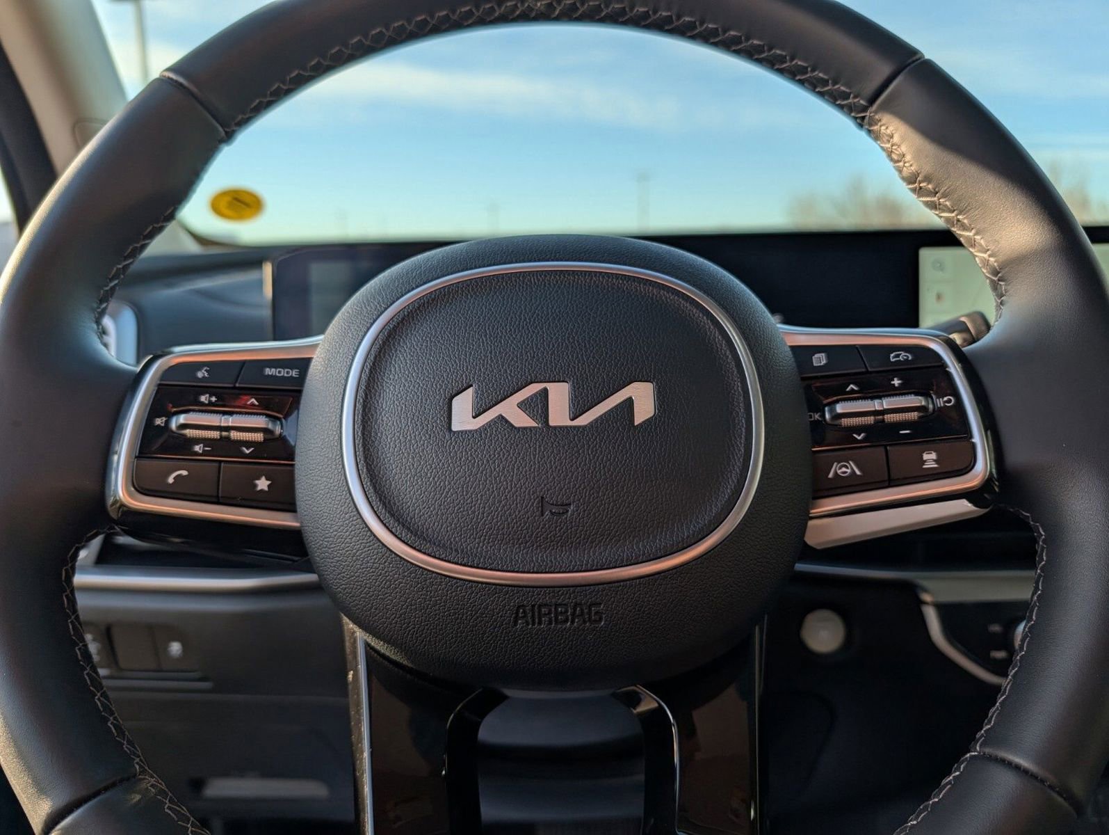 Used 2025 Kia Sorento S w/ Panoramic Sunroof Package image 30