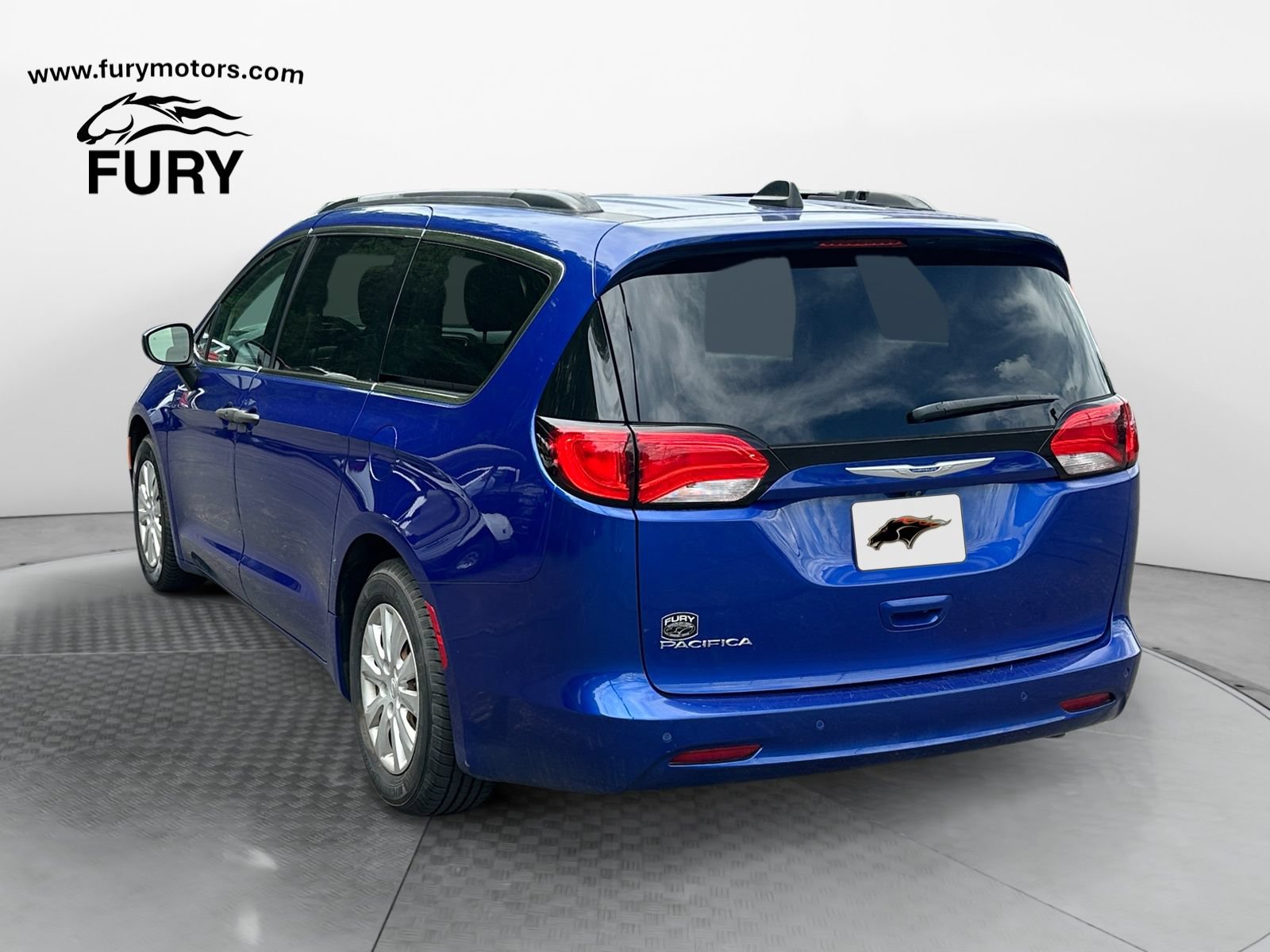 Used 2019 Chrysler Pacifica L FWD image 5