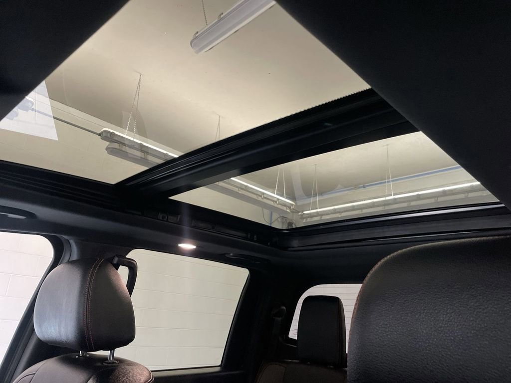 Used 2021 Nissan Titan PRO-4X w/ Pro-4x Convenience Package AWD/4WD image 12