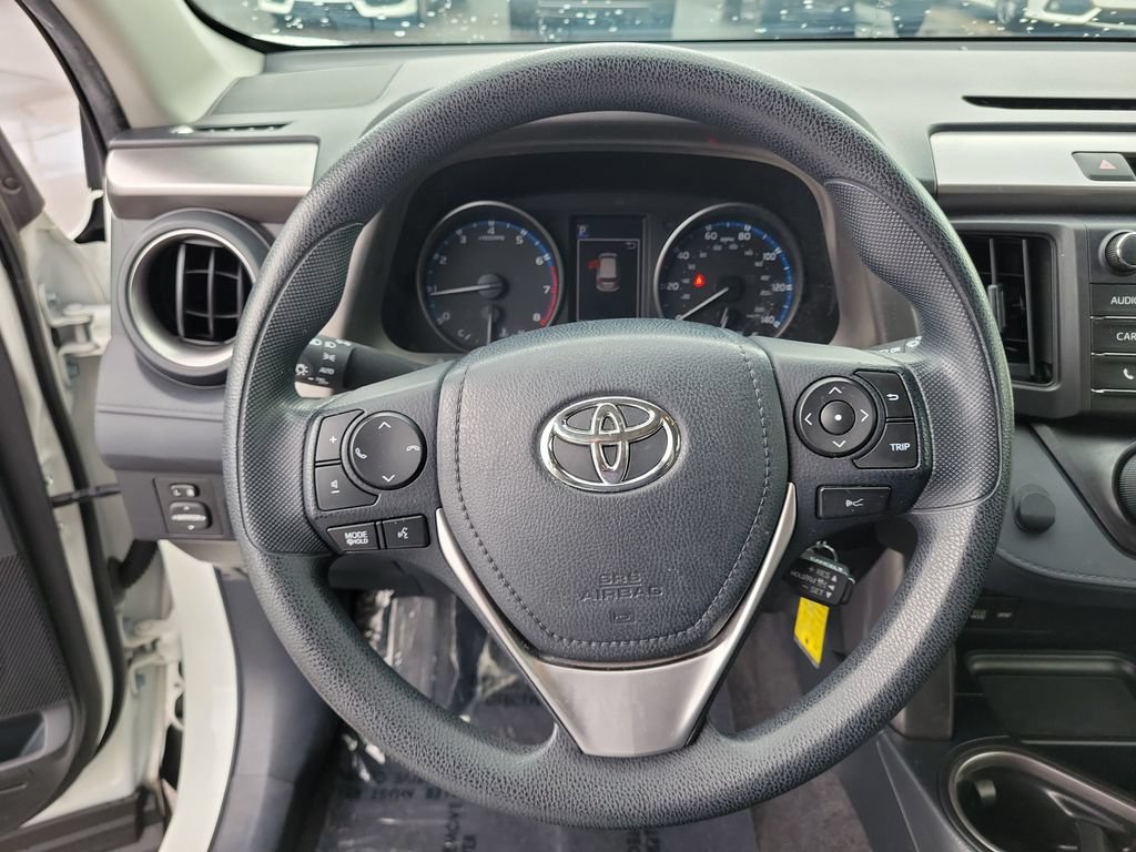 Used 2018 Toyota RAV4 LE FWD image 25