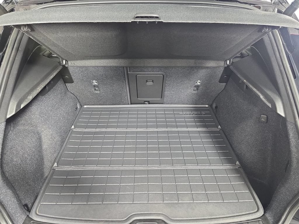 Used 2023 Volvo XC40 Recharge Plus w/ Protection Package Premier AWD/4WD image 30