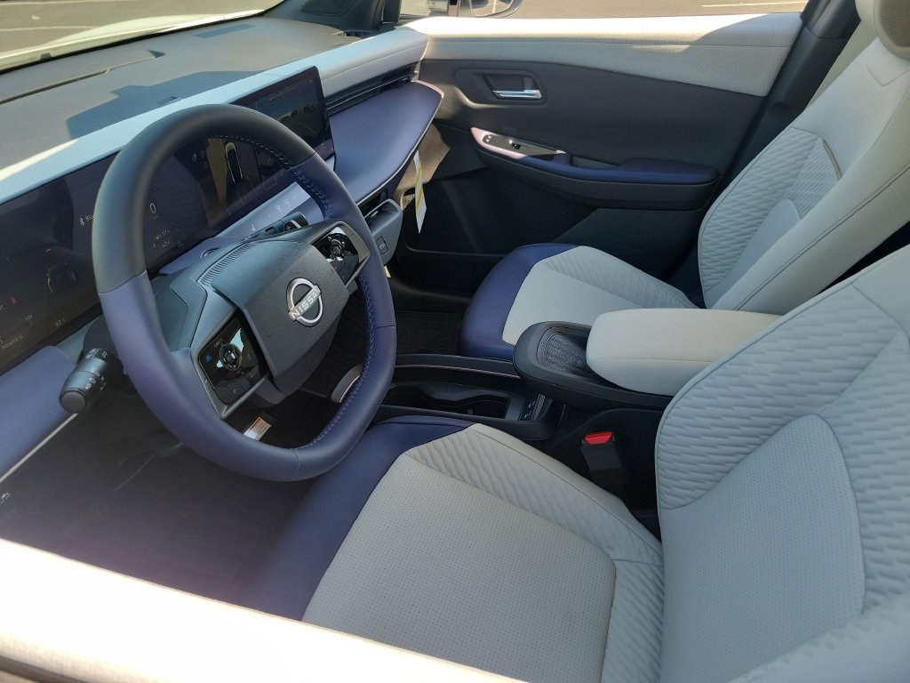 New 2026 Nissan Leaf Platinum+ w/ Cargo Package (Platinum+) FWD image 9
