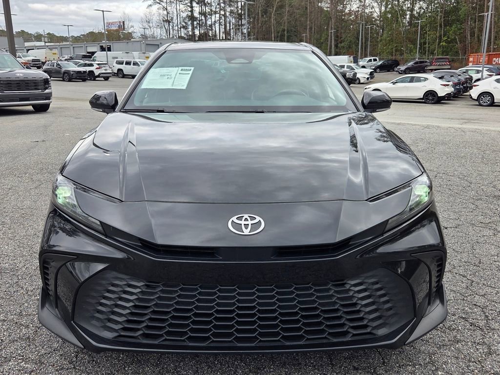 Used 2025 Toyota Camry SE image 2