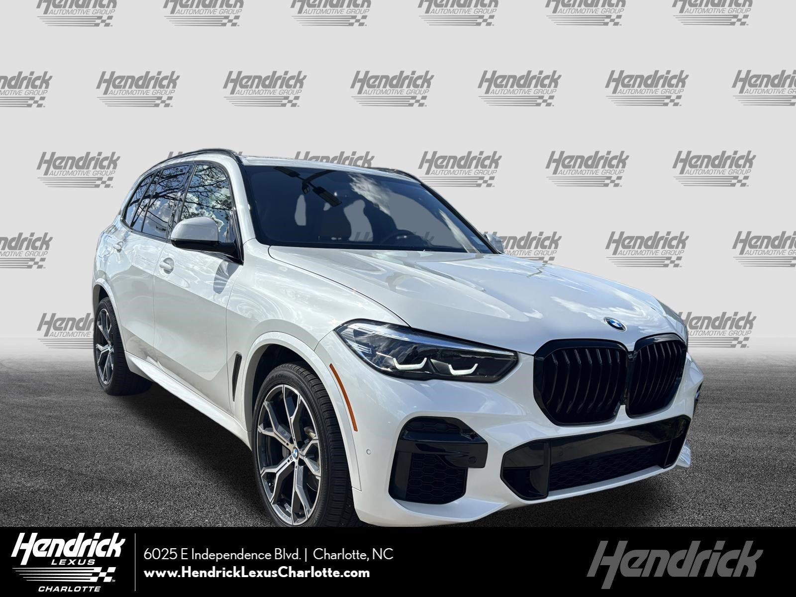Used 2022 BMW X5 xDrive40i w/ M Sport Package AWD/4WD image 1