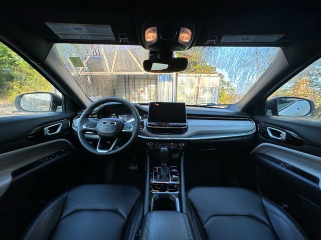 Used 2024 Jeep Compass Limited image 2