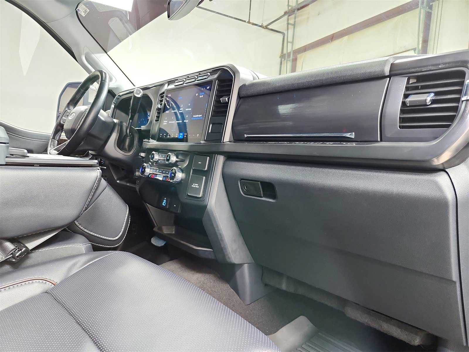 Used 2024 Ford F250 Lariat w/ Chrome Package image 43