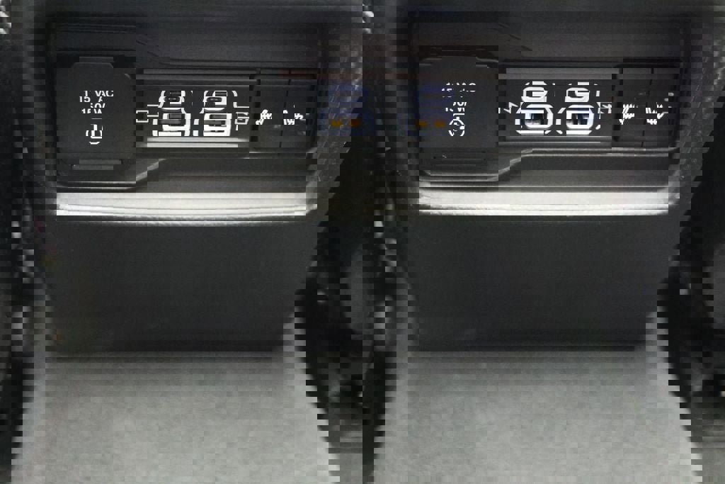 Used 2023 Jeep Grand Cherokee 4WD 4xe image 12