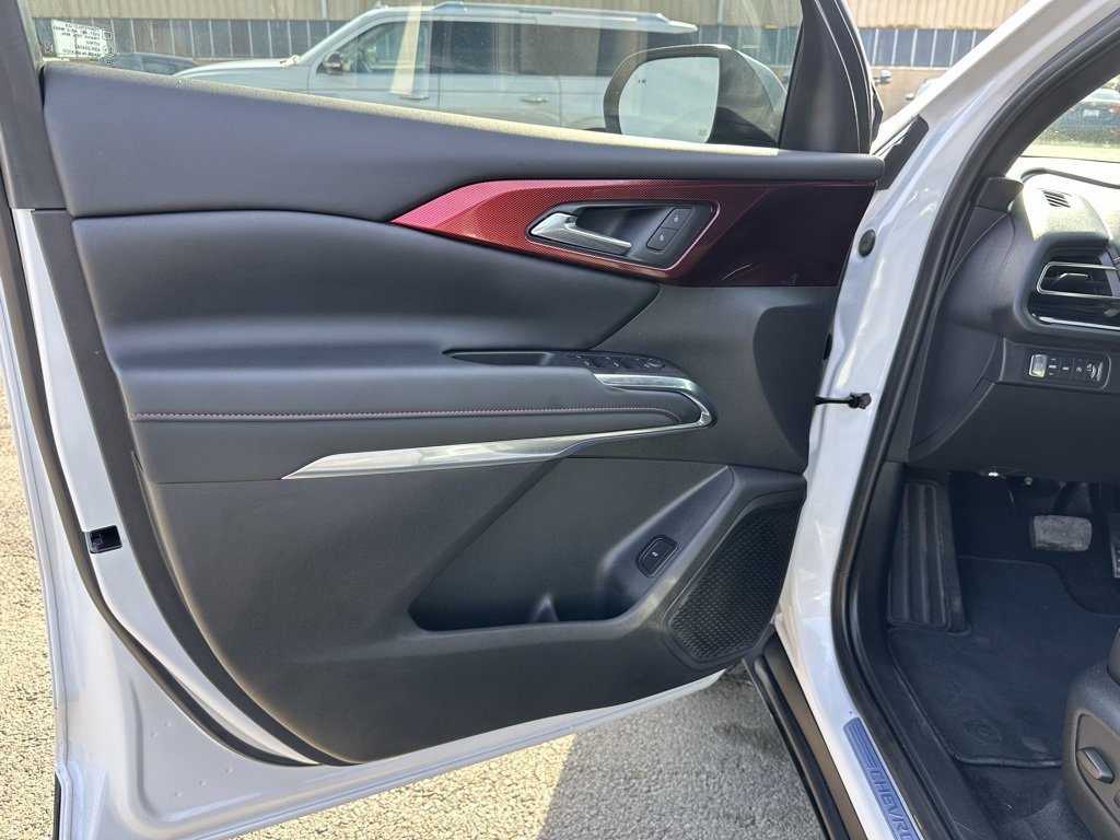 Used 2025 Chevrolet Traverse Z71 w/ Driver Confidence Package image 15