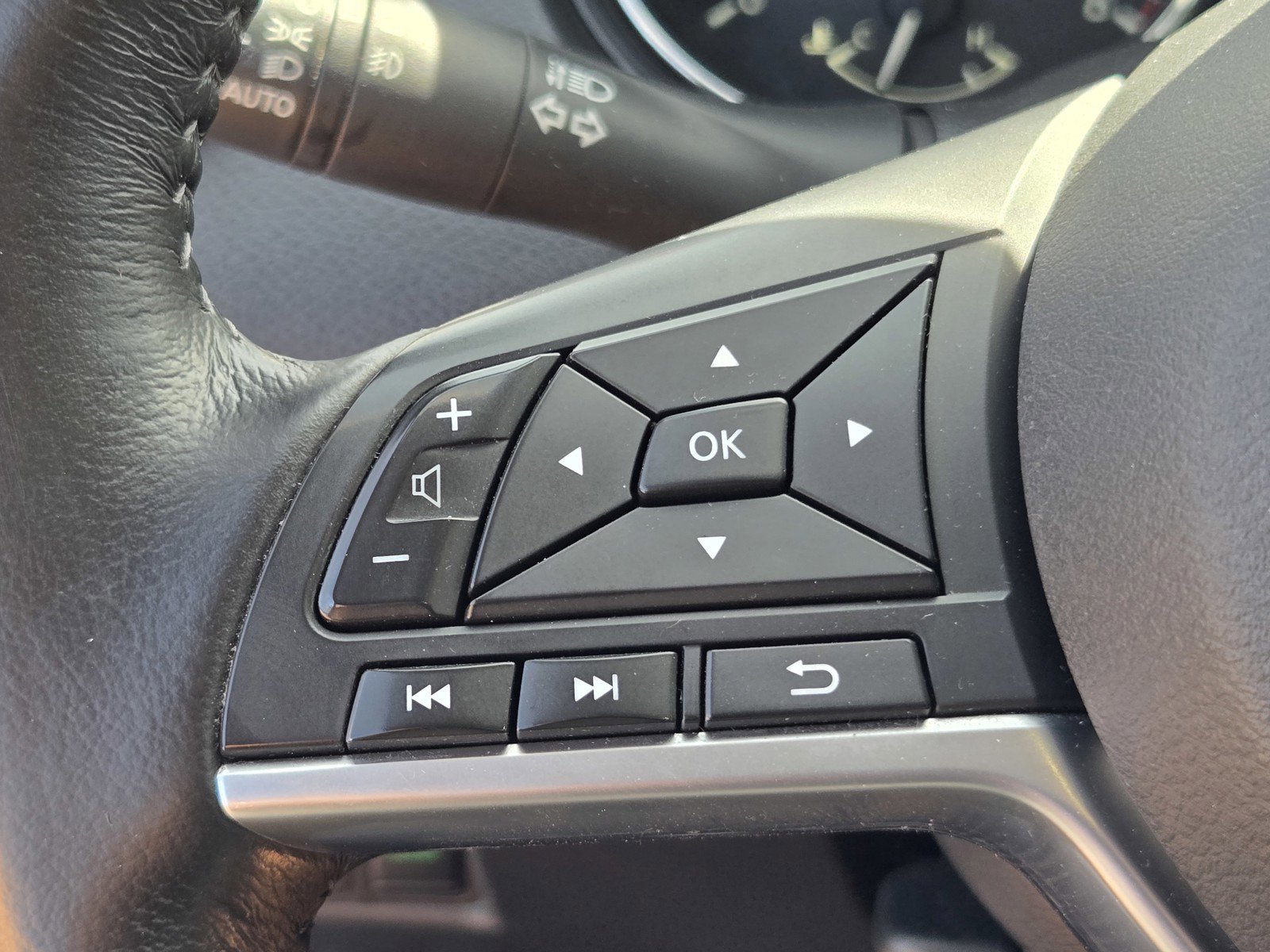 Used 2017 Nissan Rogue Sport SL w/ SL Premium Package image 24