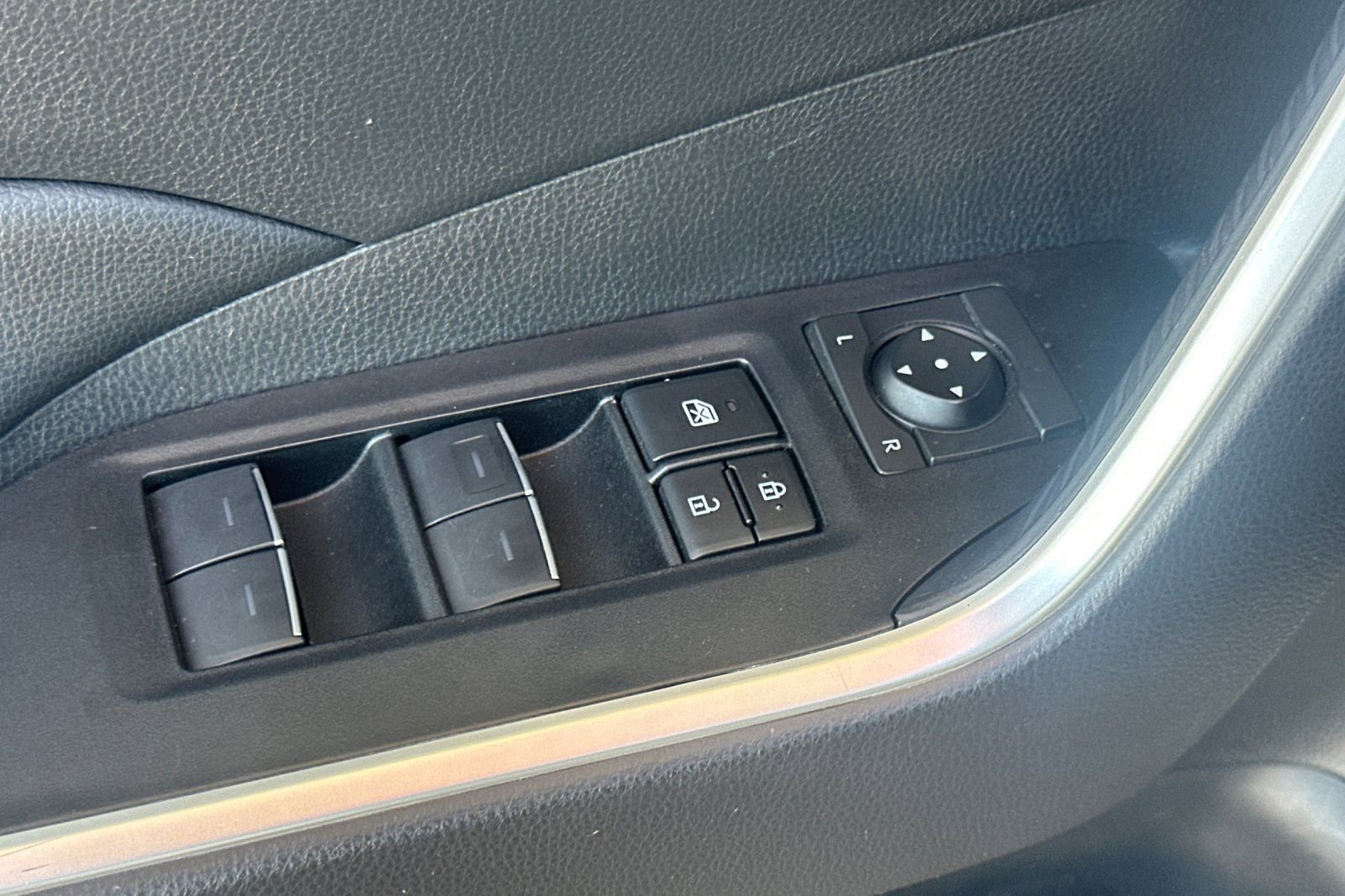 Used 2025 Toyota RAV4 XLE w/ Weather Package AWD/4WD image 13