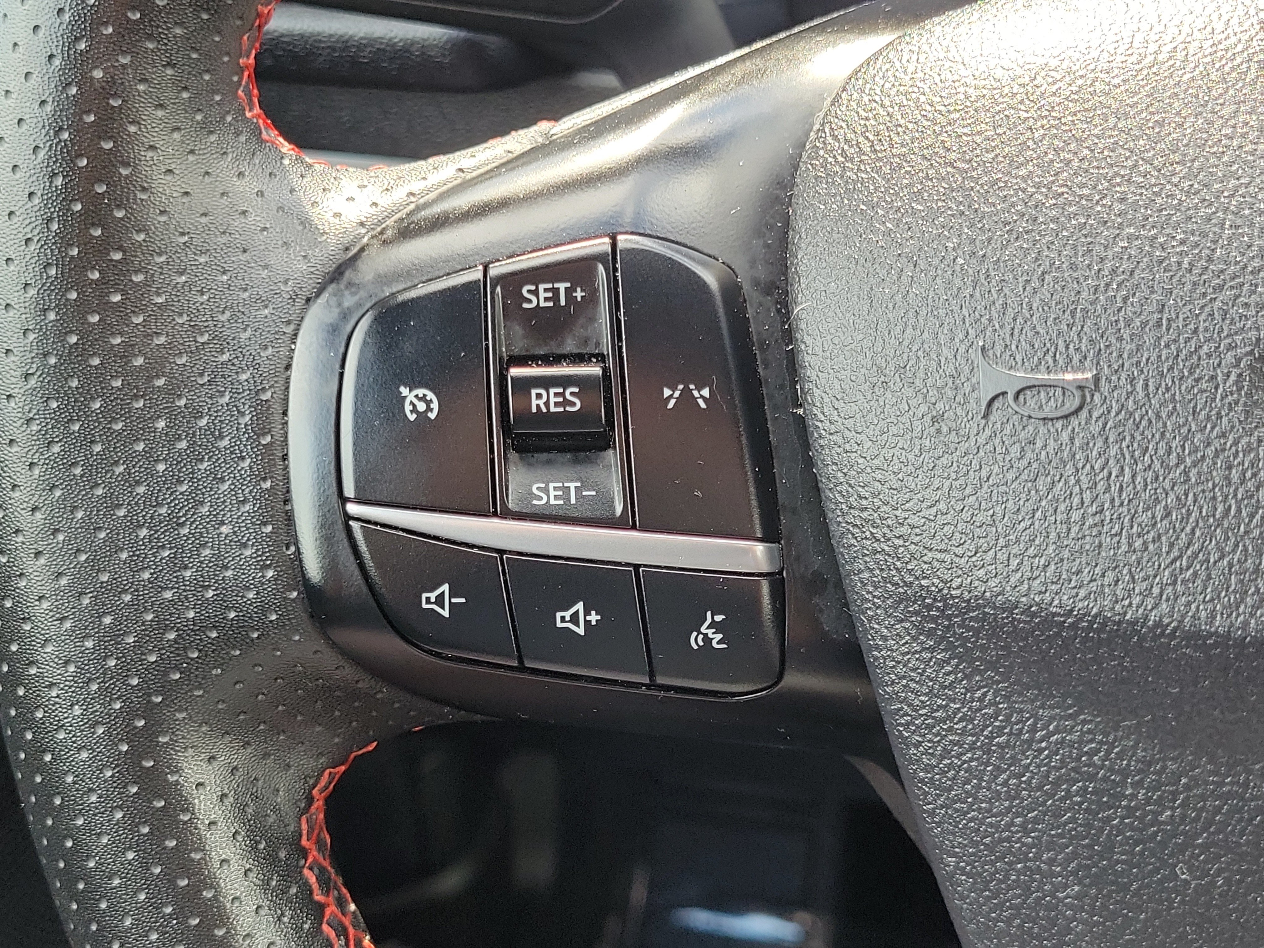 Used 2025 Ford Escape ST-Line FWD image 23