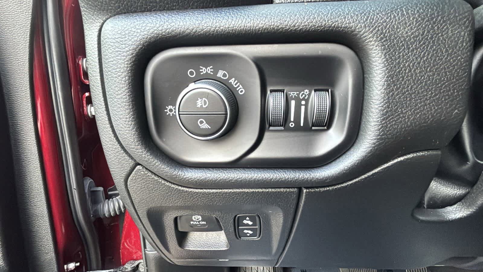 Used 2025 RAM 1500 Laramie image 13