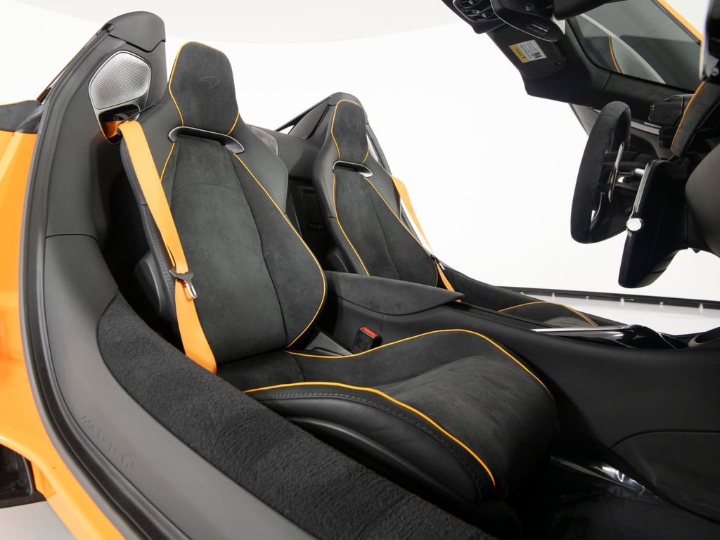 Used 2025 McLaren Artura Spider image 35