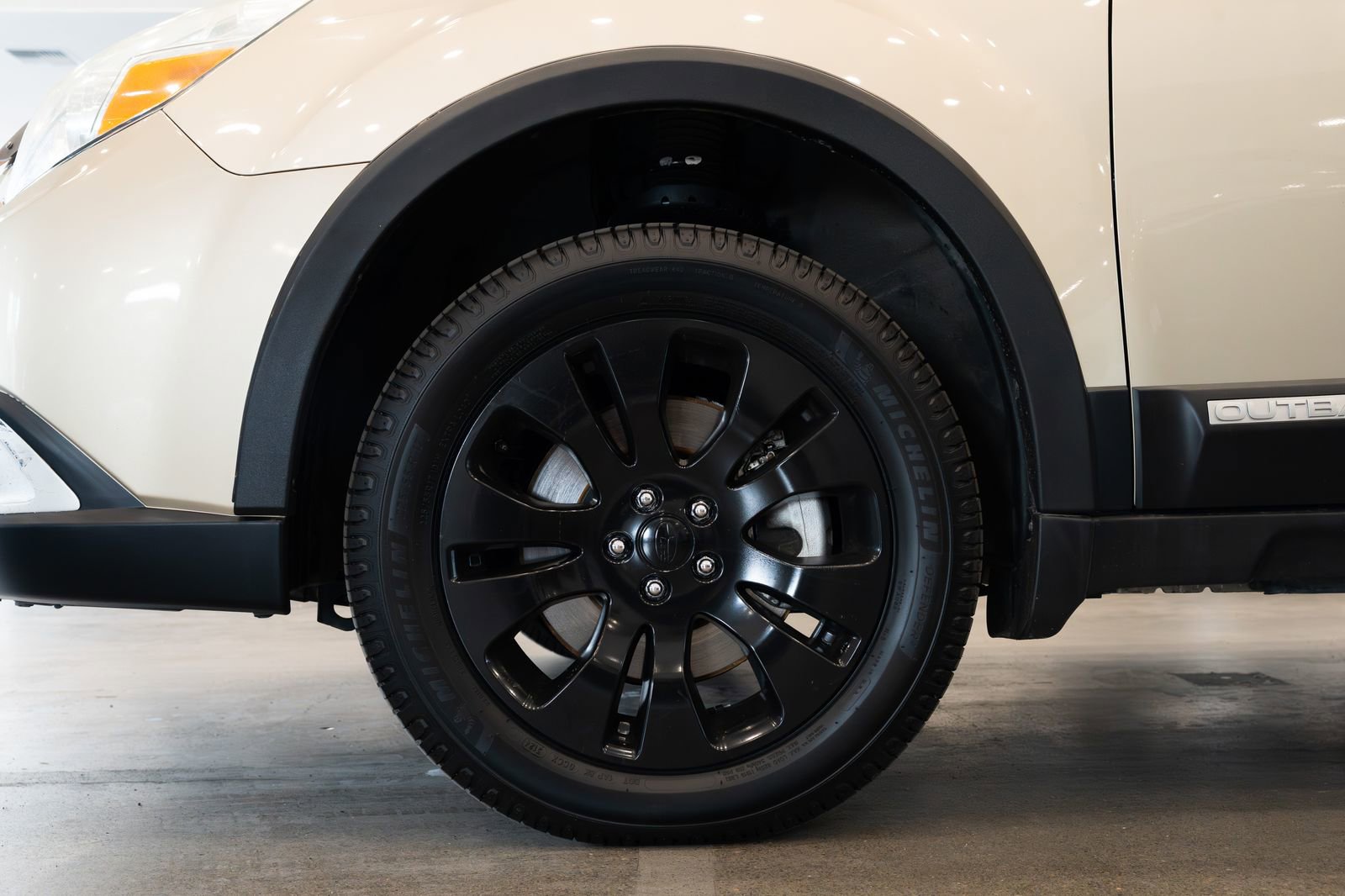 Used 2010 Subaru Outback 3.6R Limited image 7