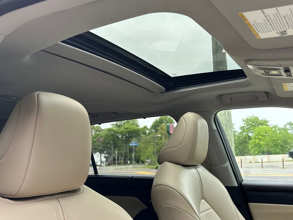 Used 2022 Toyota Highlander XLE AWD/4WD image 12