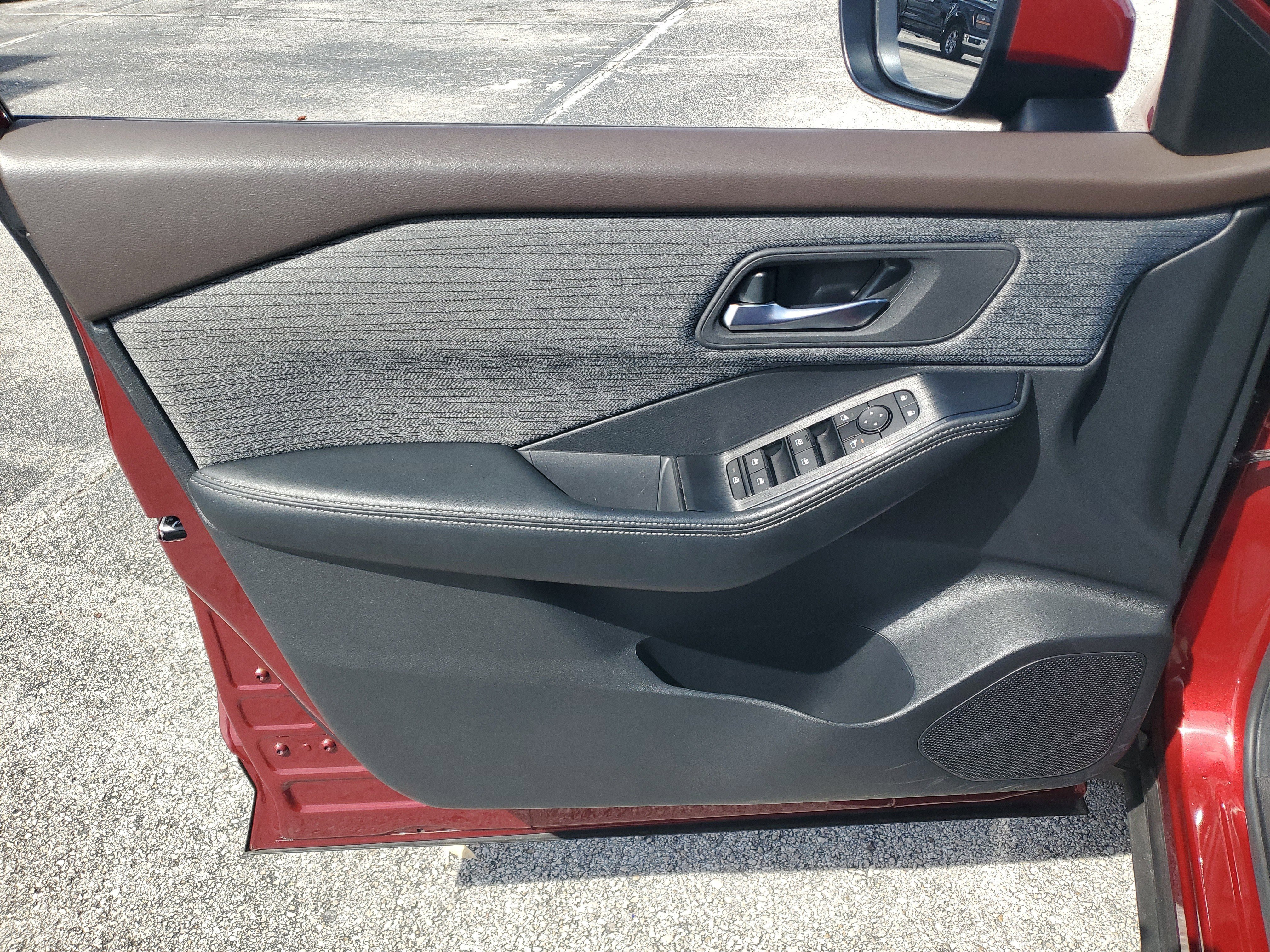 Certified 2023 Nissan Rogue SV FWD image 9