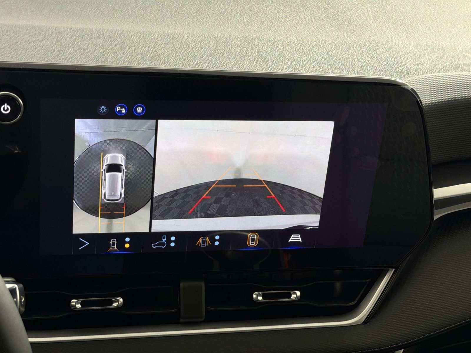 New 2027 Chevrolet Equinox LT w/ Safety and Technology Package AWD/4WD image 19