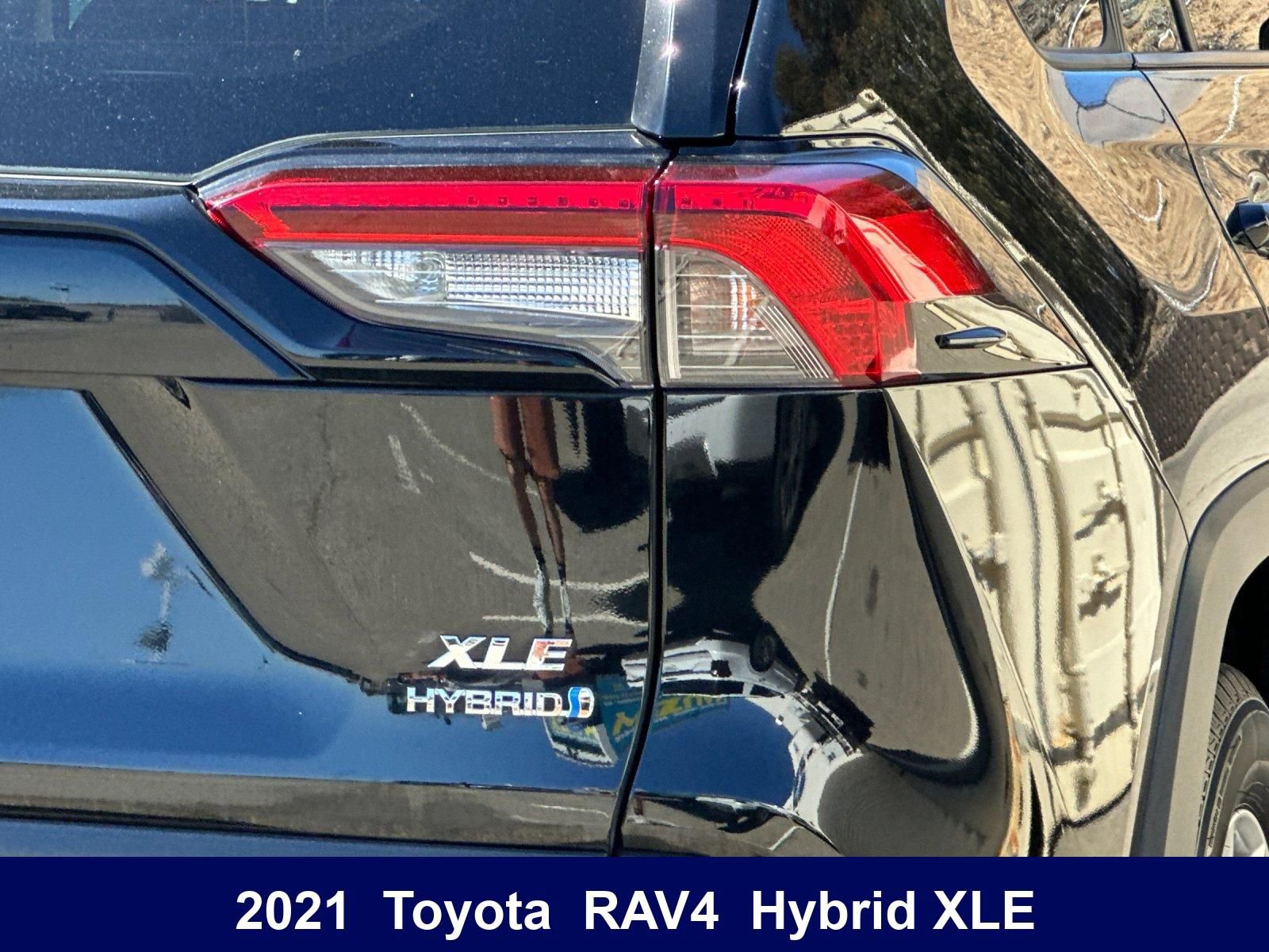 Used 2021 Toyota RAV4 XLE w/ Convenience Package AWD/4WD image 34