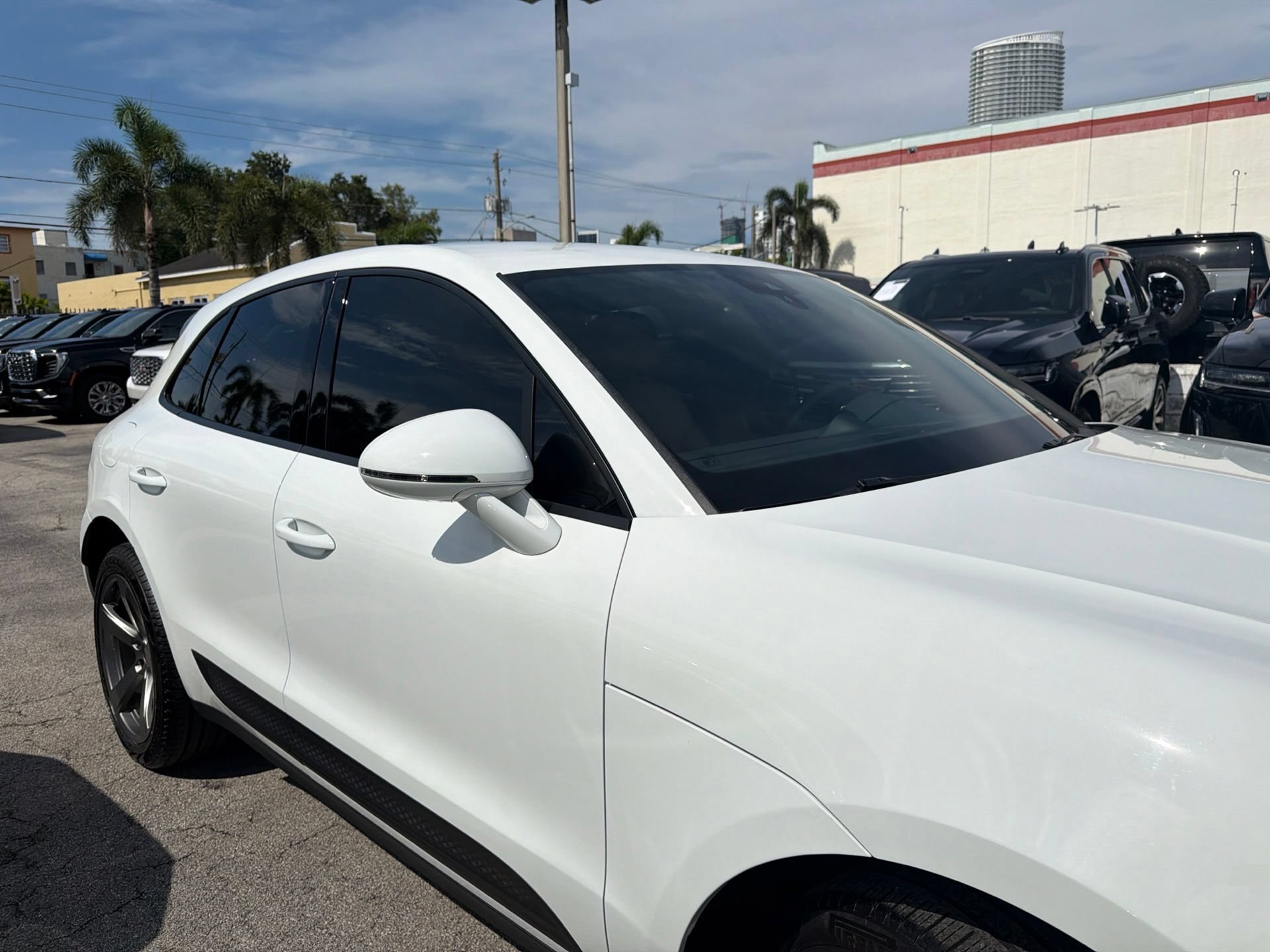 Used 2025 Porsche Macan AWD/4WD image 10