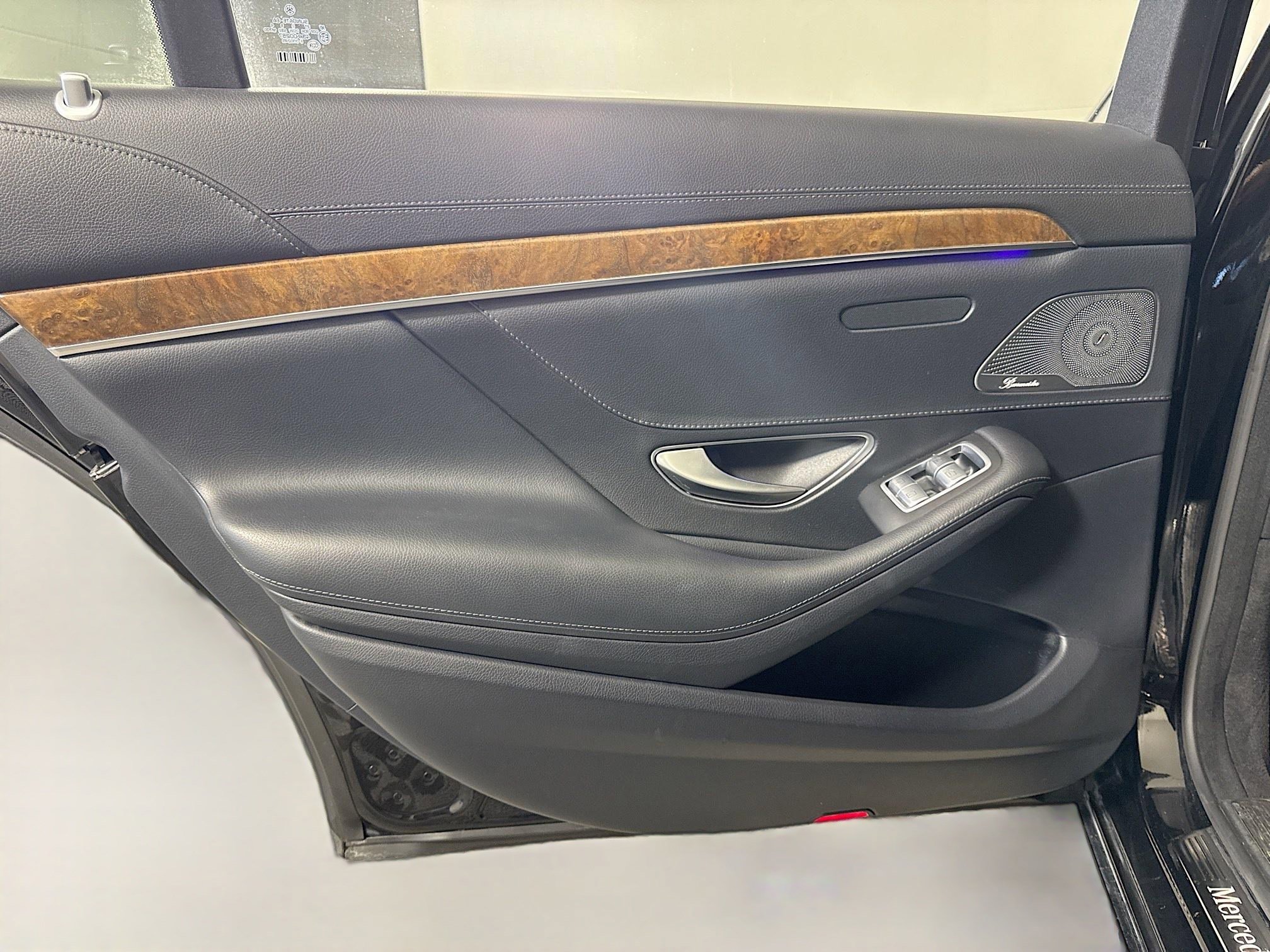 Used 2015 Mercedes-Benz S 550 4MATIC Sedan image 25