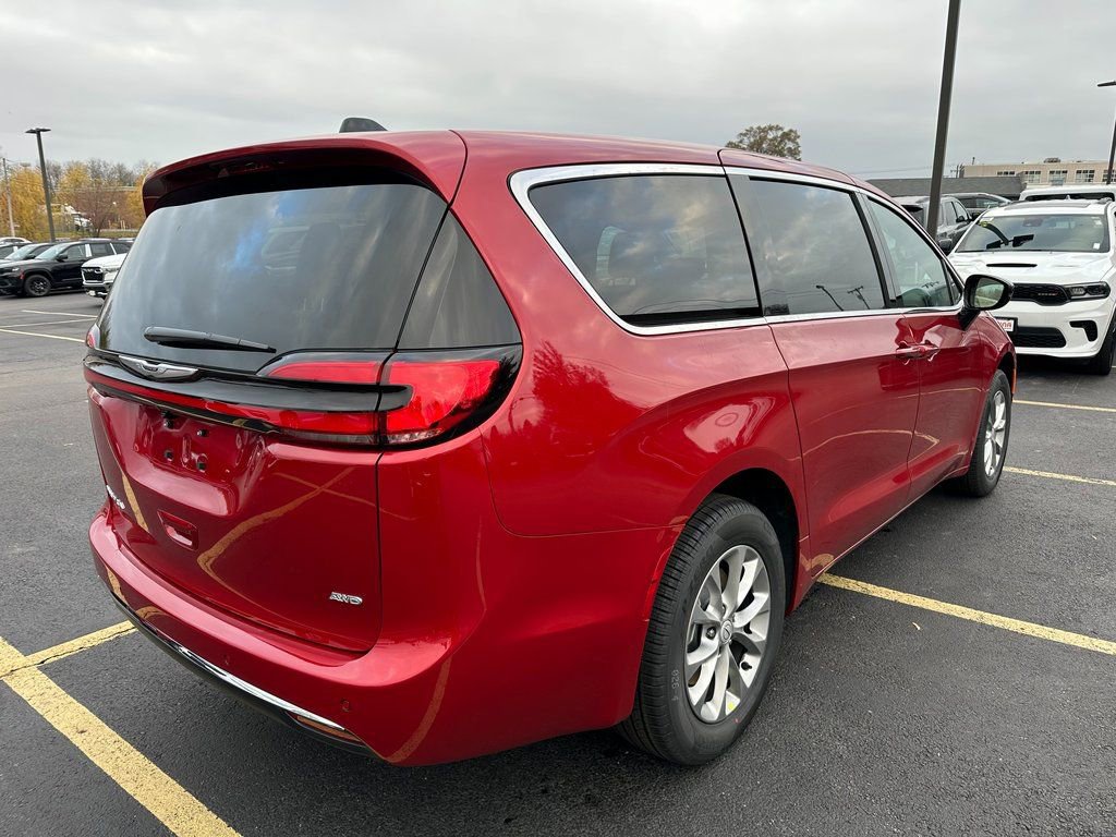 New 2026 Chrysler Pacifica Select image 8