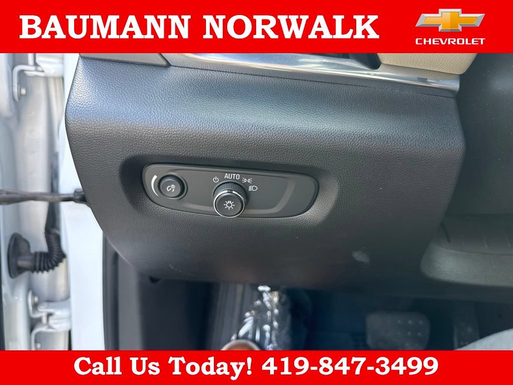 Used 2022 Chevrolet Traverse LS FWD image 19