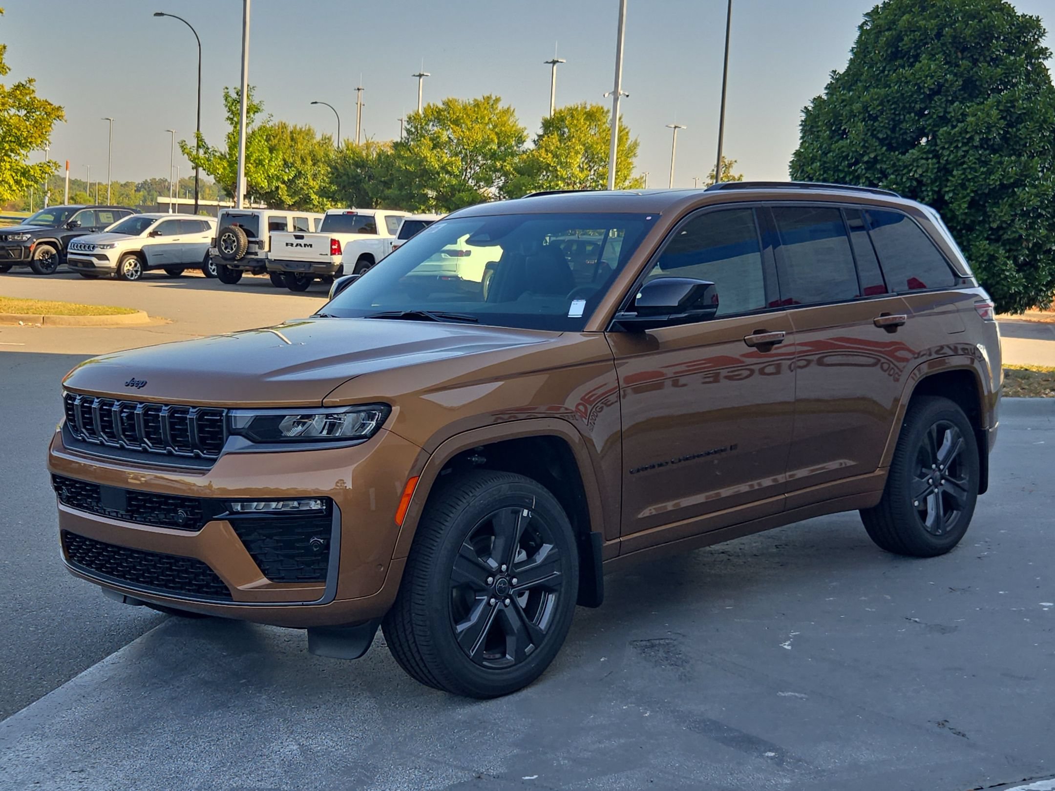 New 2027 Jeep Grand Cherokee Limited AWD/4WD image 3