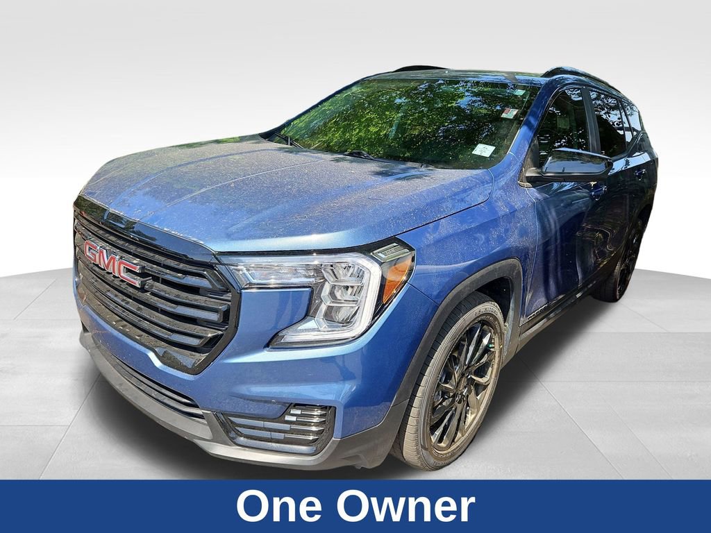 Used 2024 GMC Terrain SLE w/ Driver Convenience Package FWD image 3