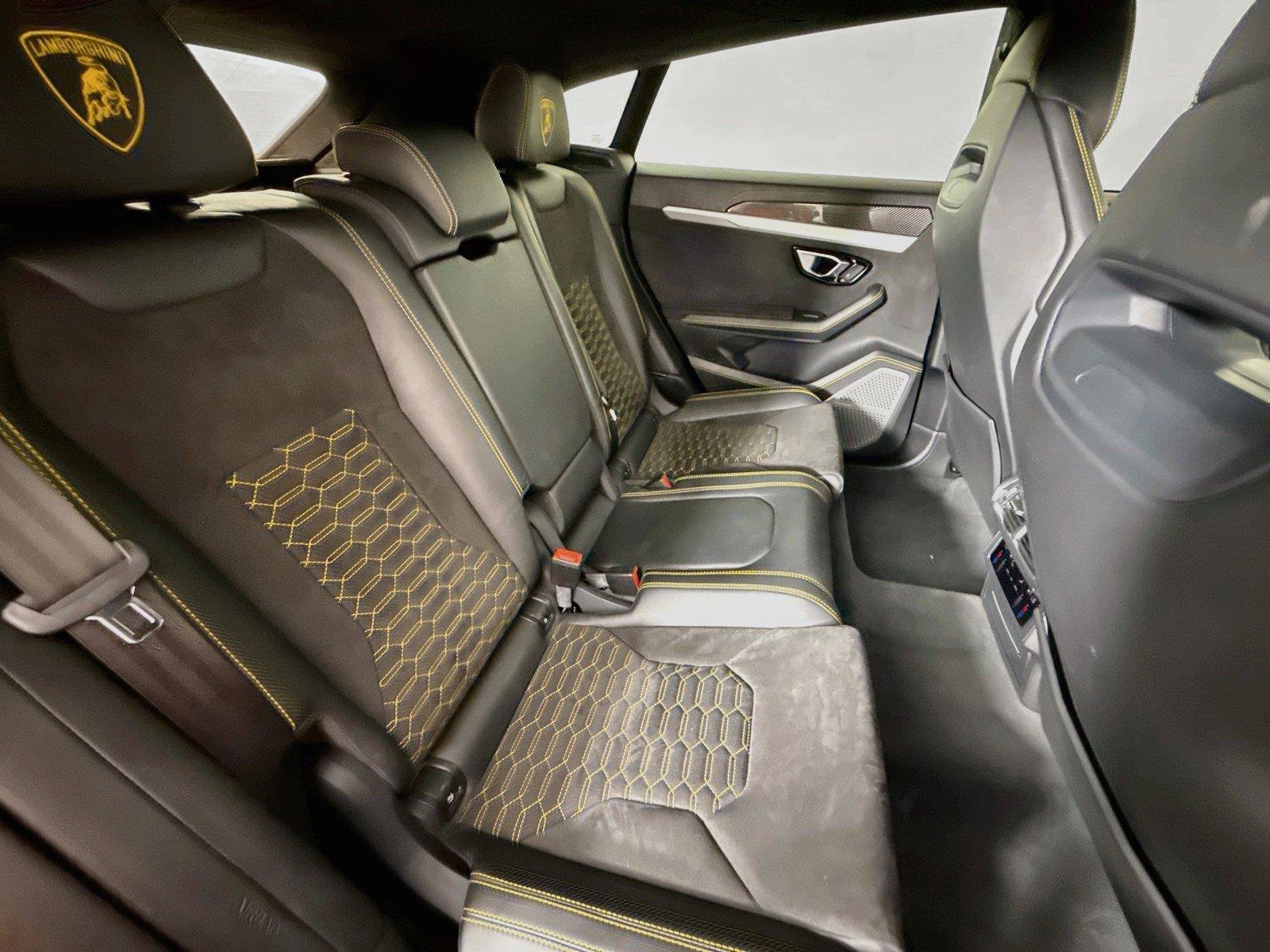 Used 2020 Lamborghini Urus AWD/4WD image 29