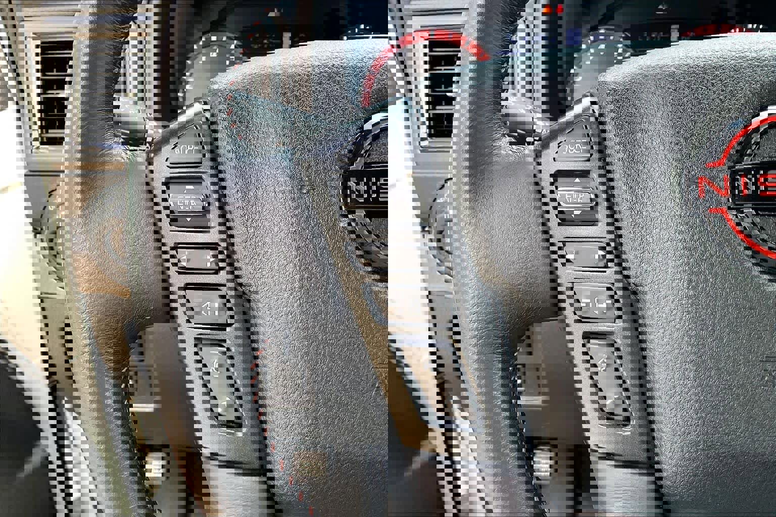 Used 2024 Nissan Titan PRO-4X w/ Pro-4x Convenience Package image 24