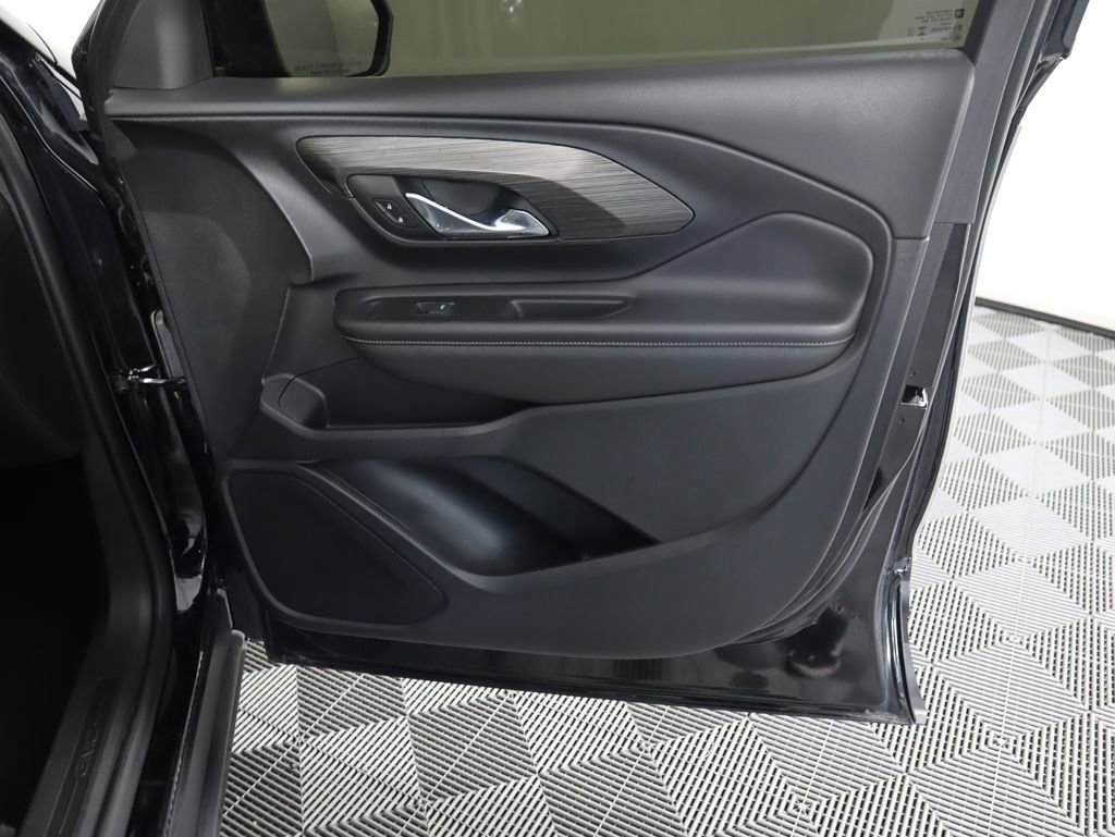 Used 2023 GMC Terrain SLE w/ Driver Convenience Package image 25