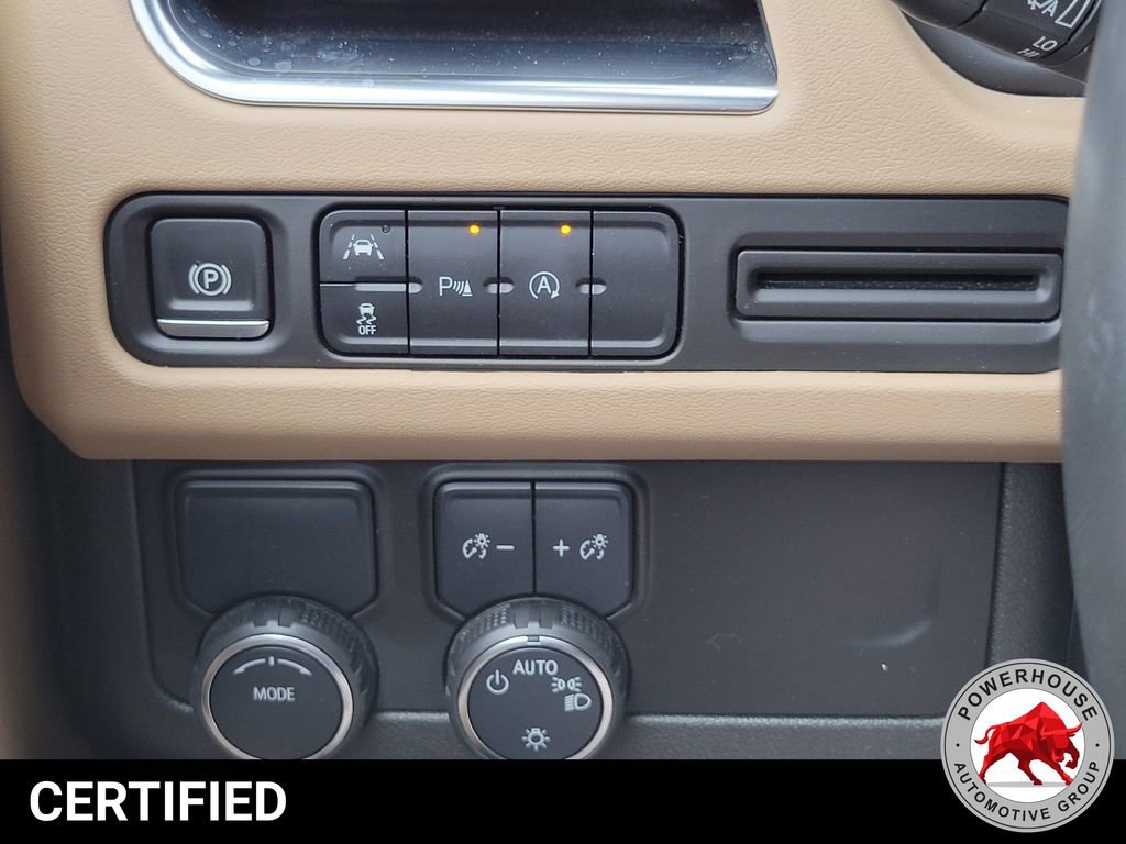 Used 2024 Chevrolet Suburban Premier image 27