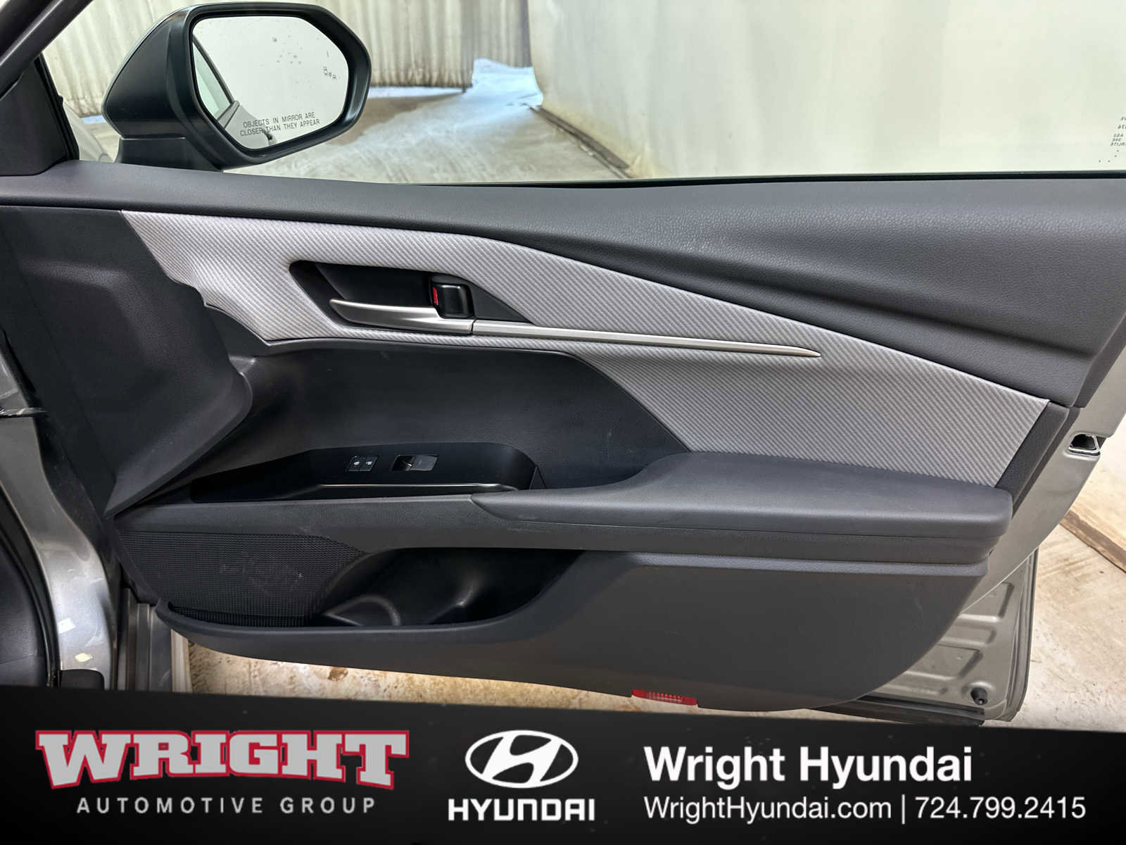 Used 2025 Toyota Camry SE w/ Convenience Package image 17