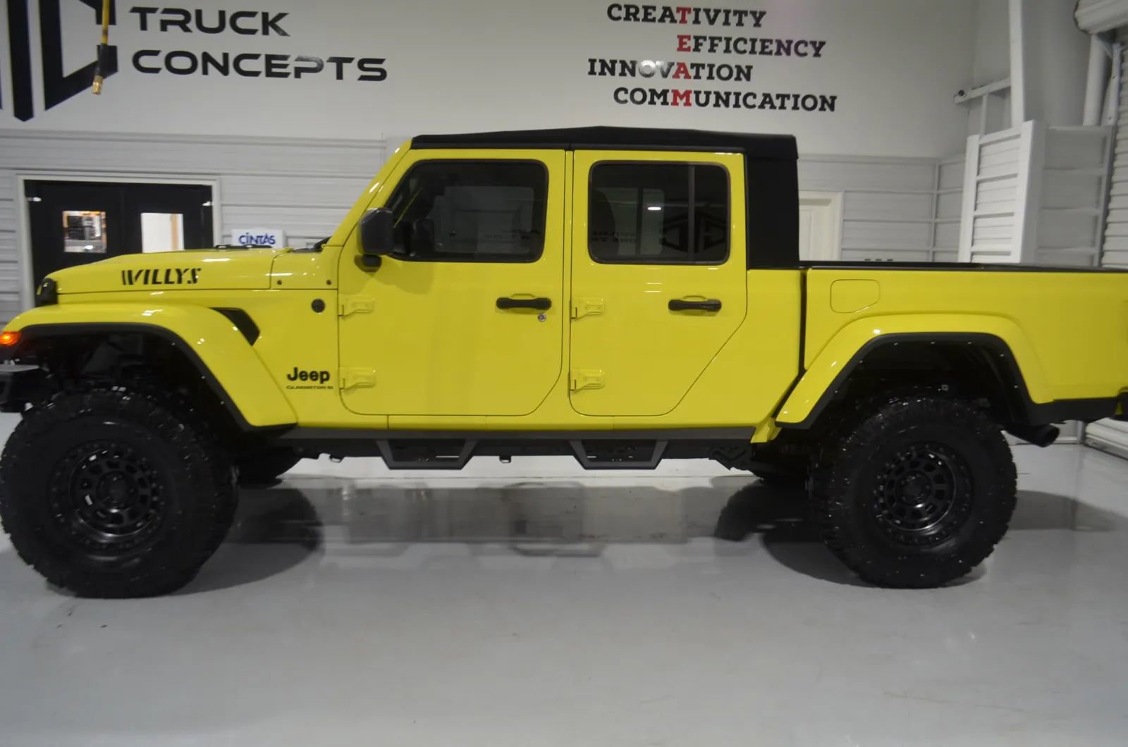 Used 2023 Jeep Gladiator Sport image 4