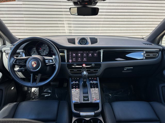 Certified 2025 Porsche Macan image 13