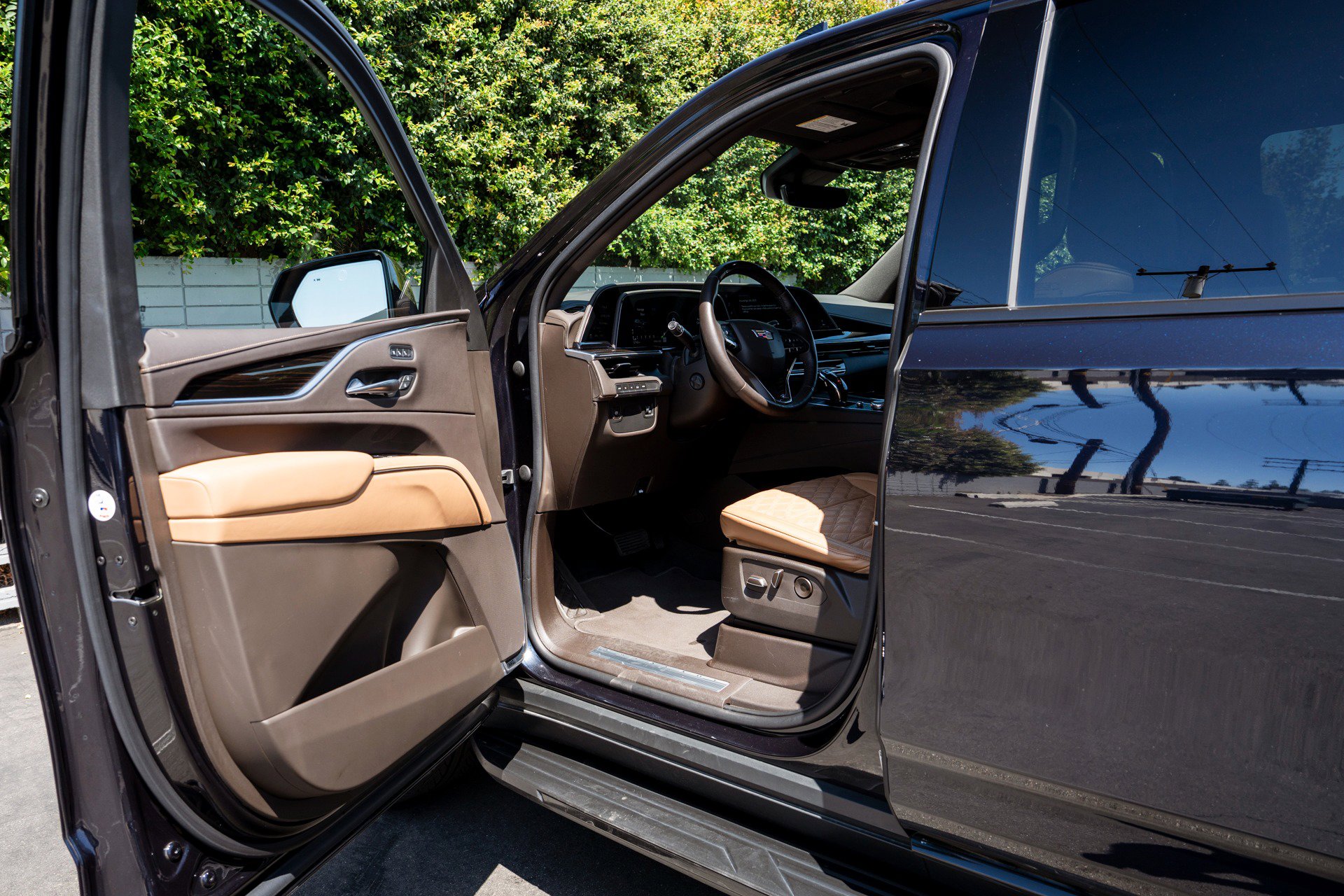 Used 2022 Cadillac Escalade ESV Premium Luxury image 35